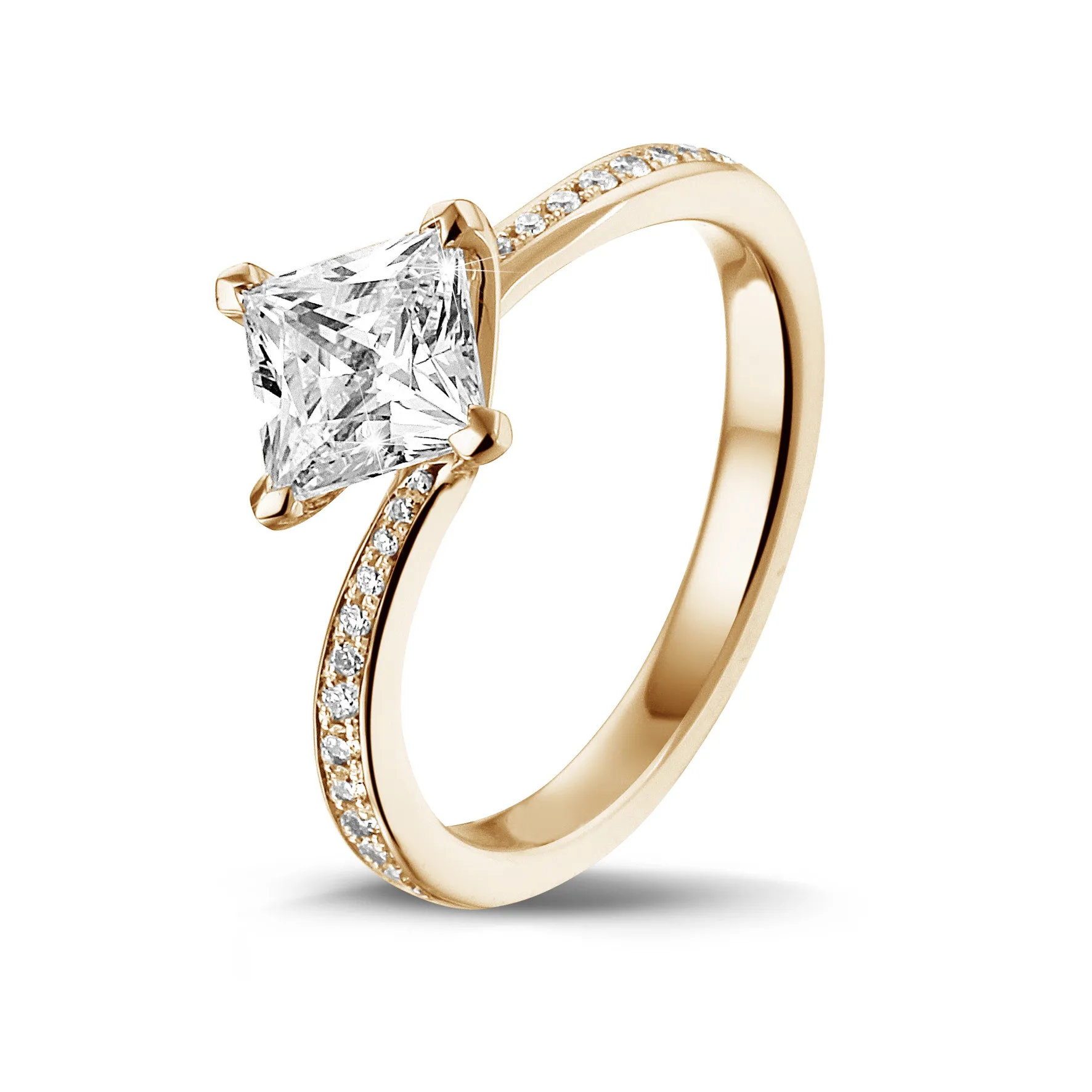 2.00 quilates anillo solitario en oro rojo con diamante talla princesa y diamantes laterales 
