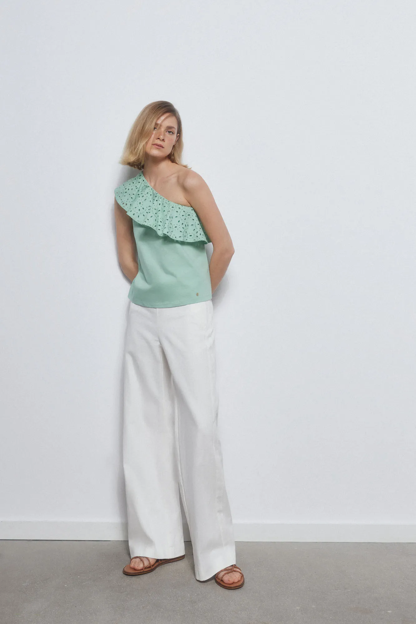 ASYMMETRIC TSHIRT WITH RUFFLE
