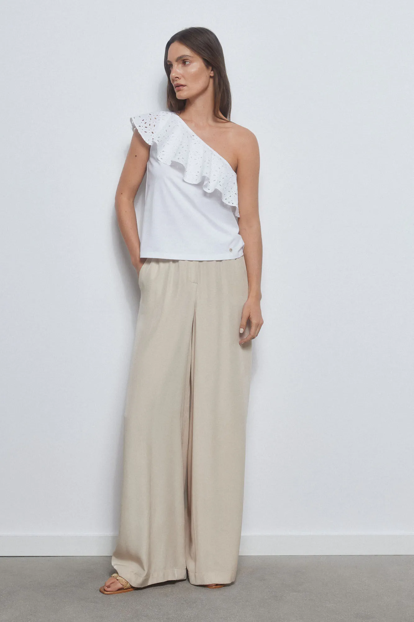ASYMMETRIC TSHIRT WITH RUFFLE