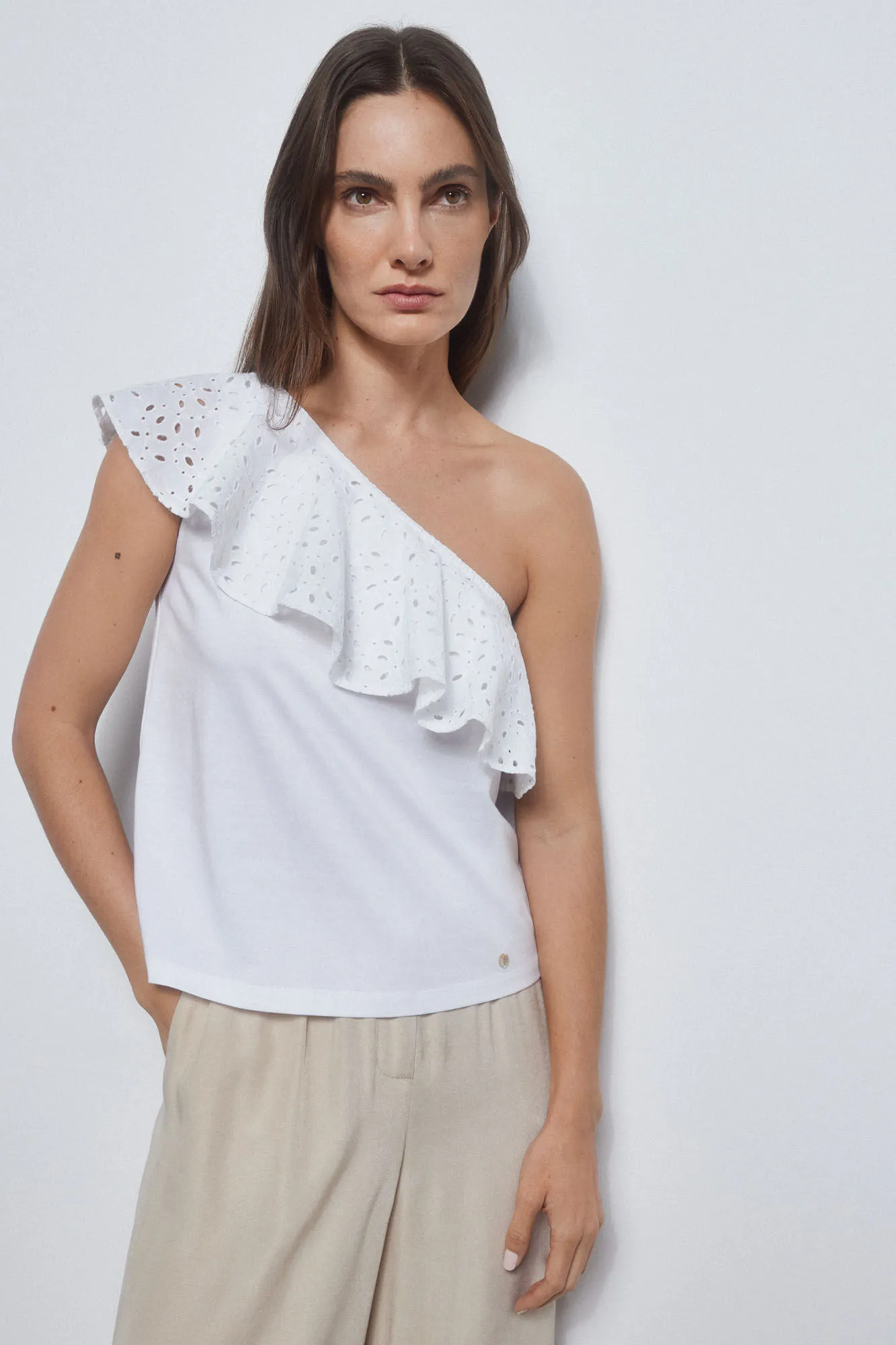 ASYMMETRIC TSHIRT WITH RUFFLE
