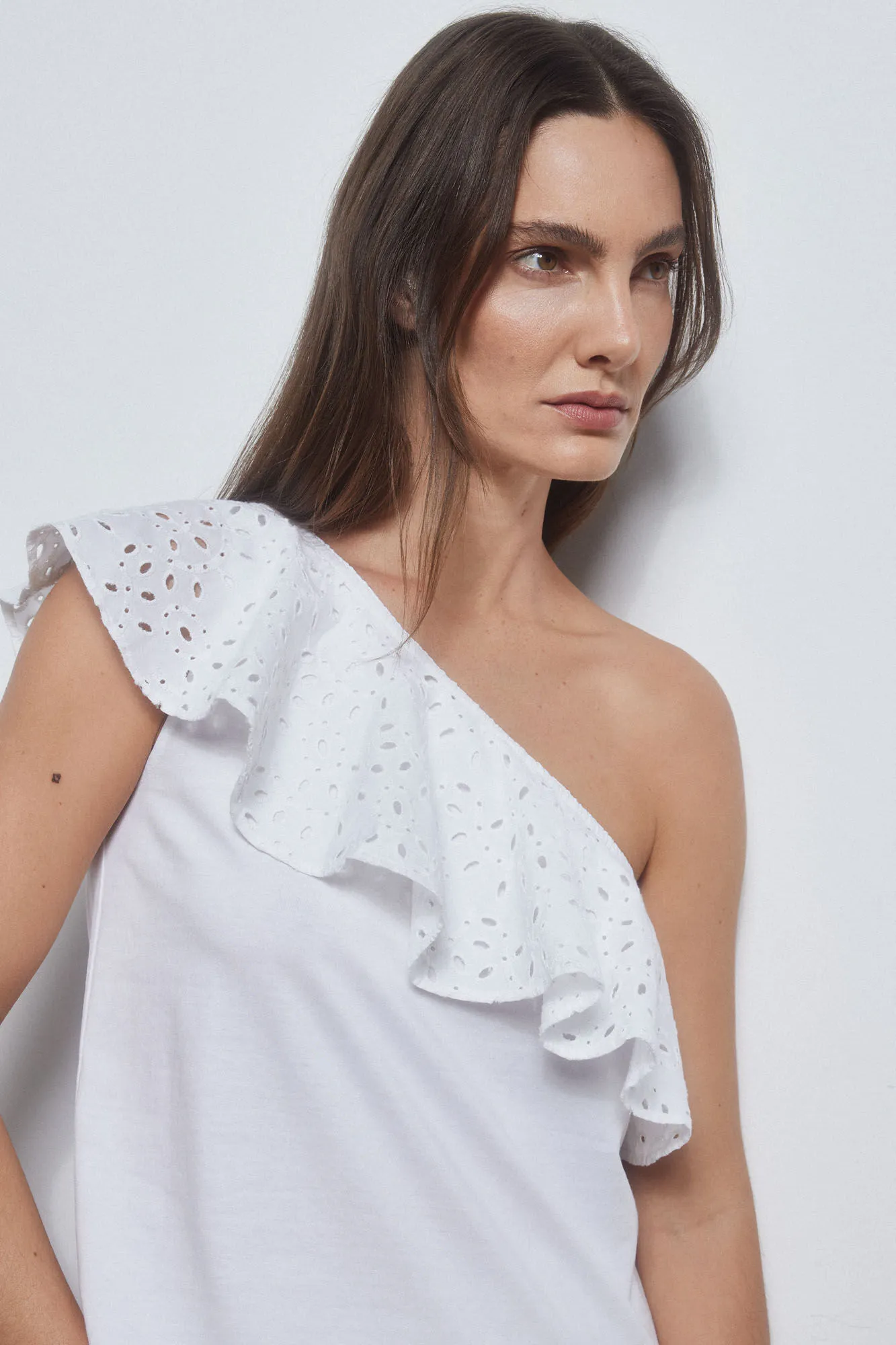 ASYMMETRIC TSHIRT WITH RUFFLE