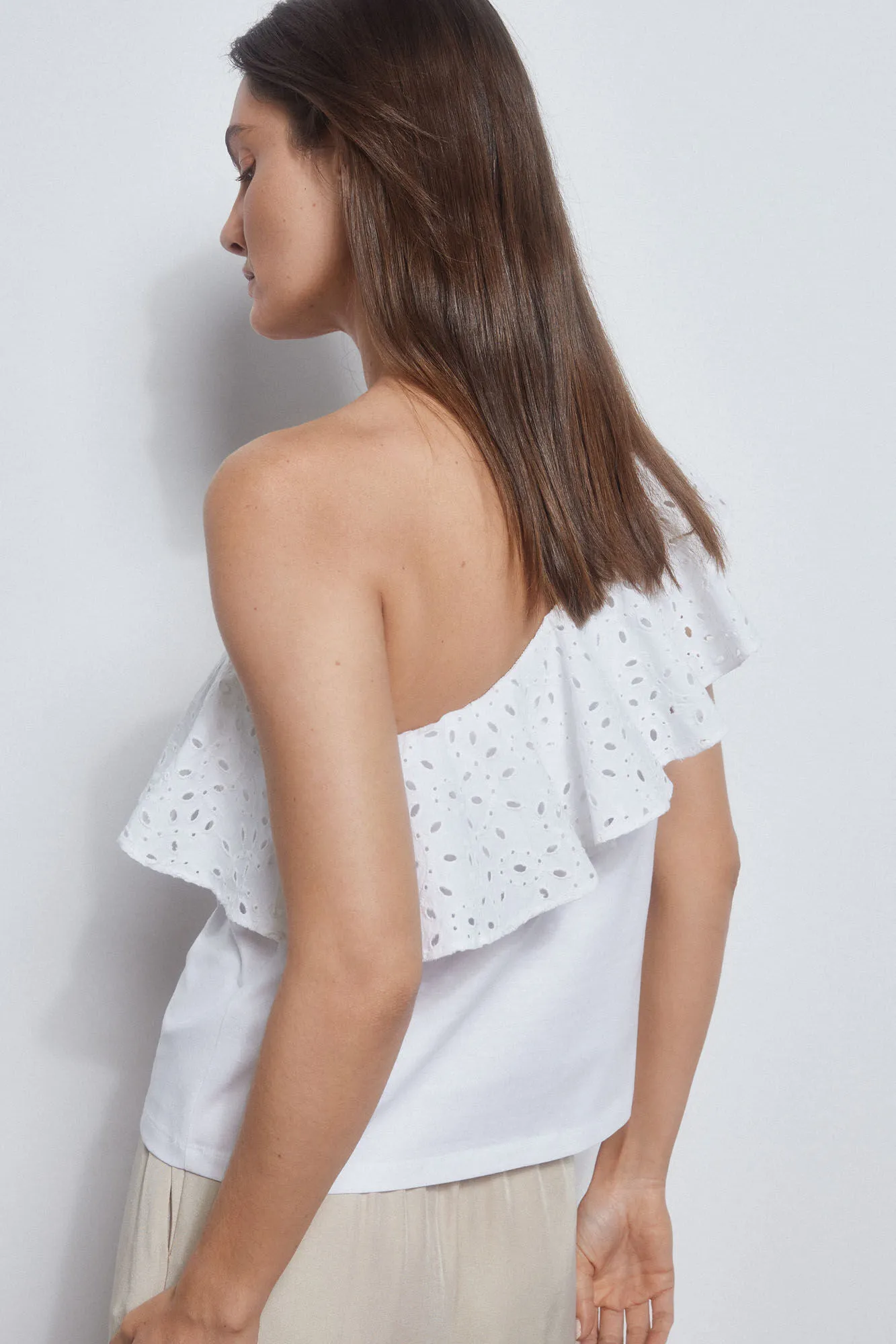 ASYMMETRIC TSHIRT WITH RUFFLE