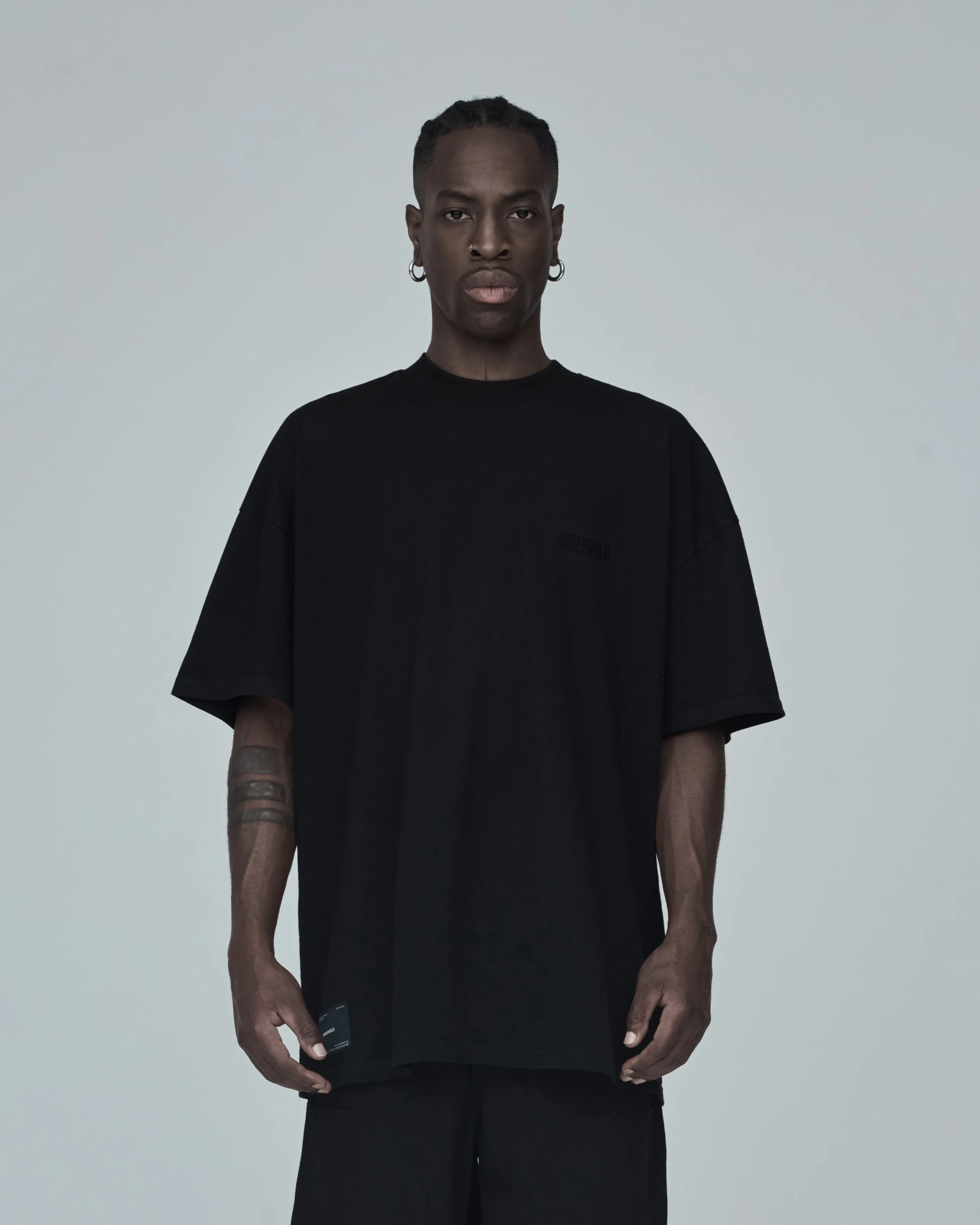 BASICS UNDERGOLD TSHIRT BLACK