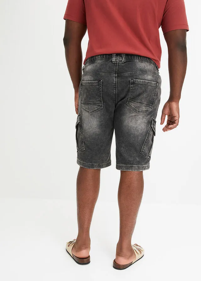 Bermuda vaquera con bolsillos tipo cargo y corte recto denim gris