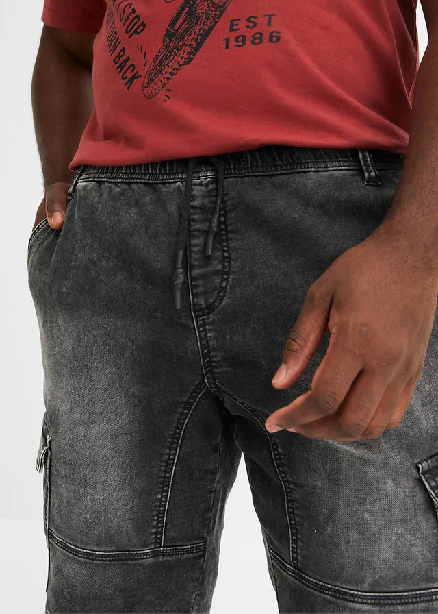 Bermuda vaquera con bolsillos tipo cargo y corte recto denim gris
