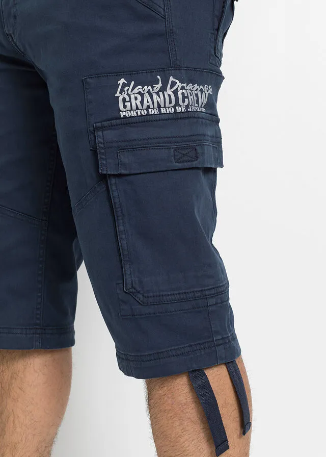 Bermudas largas con bolsillos cargo, corte regular Negro estampado