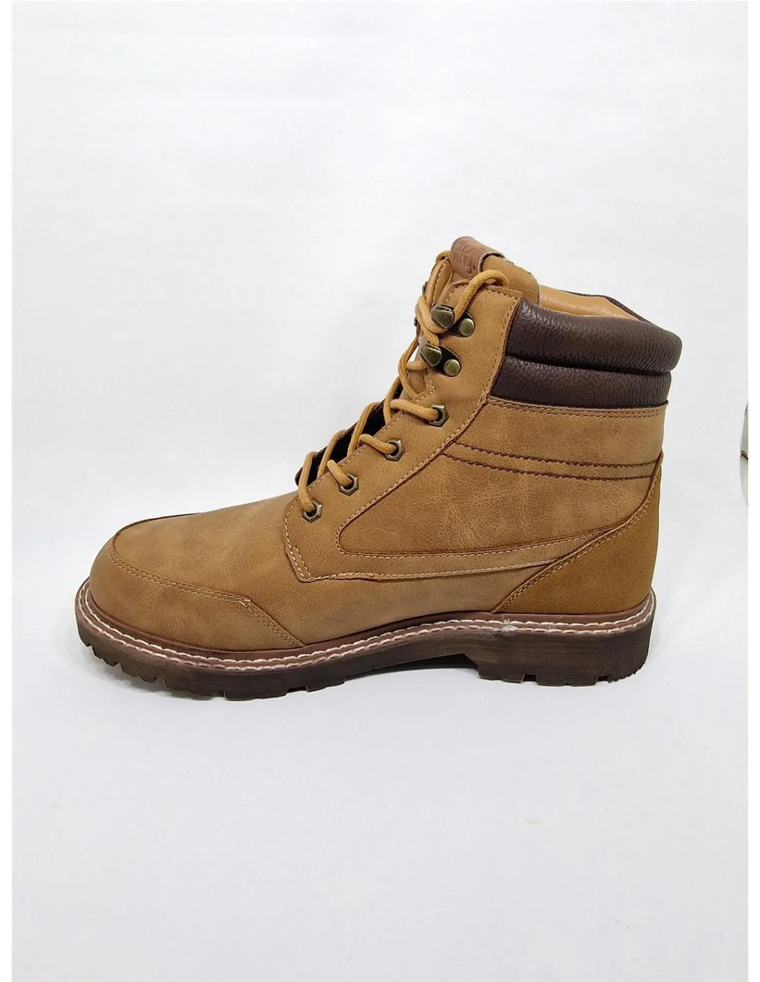 Bota de hombre Mustang en color cuero 84334