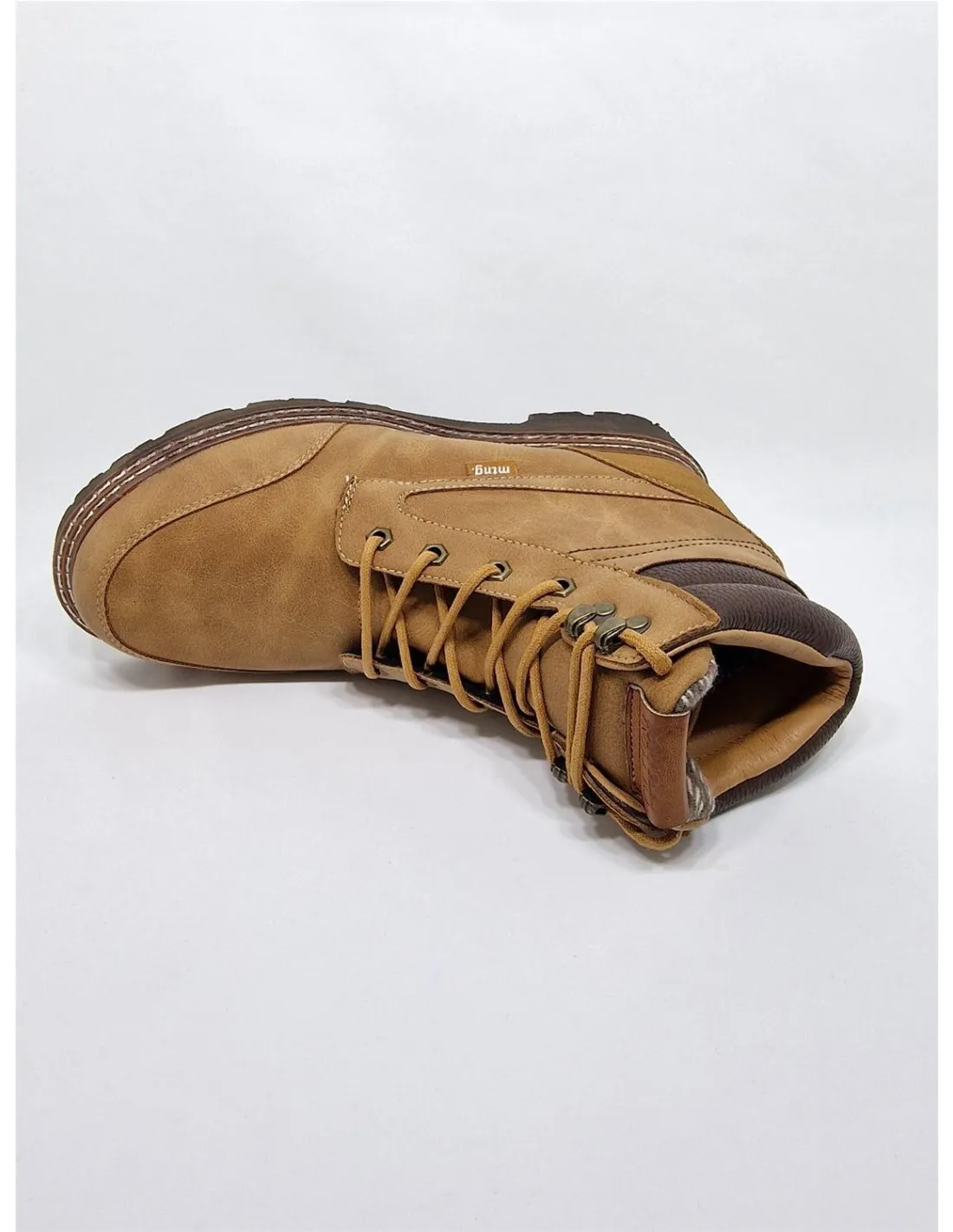 Bota de hombre Mustang en color cuero 84334