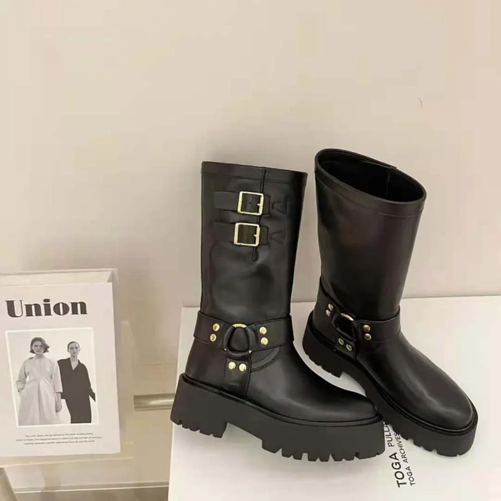 BOTA MOTERA DE MEDIA CAñA VOLUMINOSA CON ARNéS PARA MUJER CELINE EN PIEL DE BECERRO– CURTIDO VEGETALNEGRO
