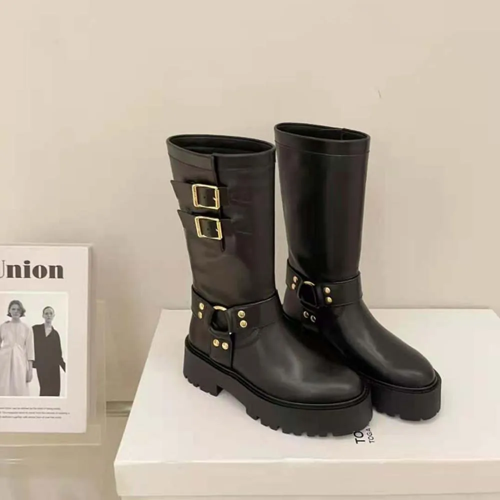 BOTA MOTERA DE MEDIA CAñA VOLUMINOSA CON ARNéS PARA MUJER CELINE EN PIEL DE BECERRO– CURTIDO VEGETALNEGRO