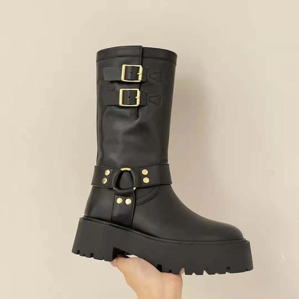 BOTA MOTERA DE MEDIA CAñA VOLUMINOSA CON ARNéS PARA MUJER CELINE EN PIEL DE BECERRO– CURTIDO VEGETALNEGRO