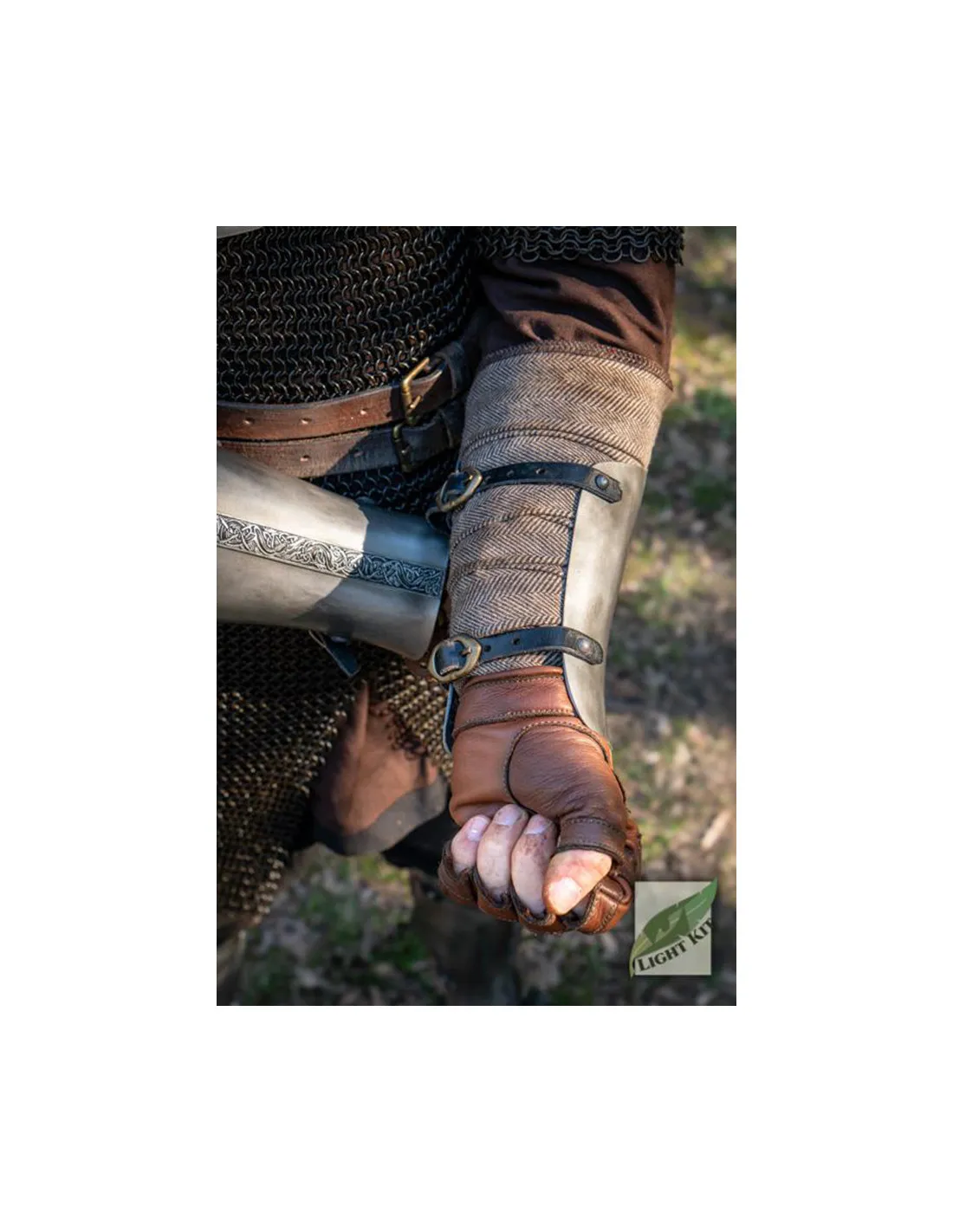 Brazaletes nórdicos en poliuretano, Epic Armoury