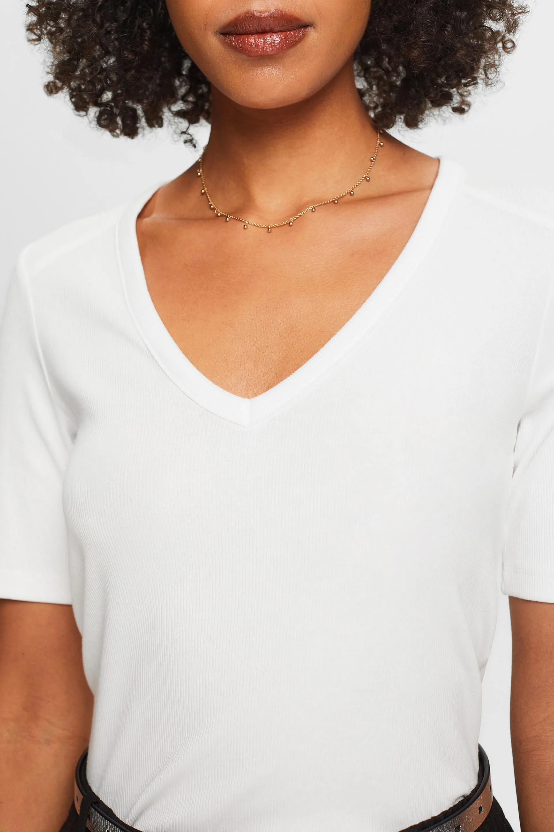 Camiseta acanalada con cuello en pico