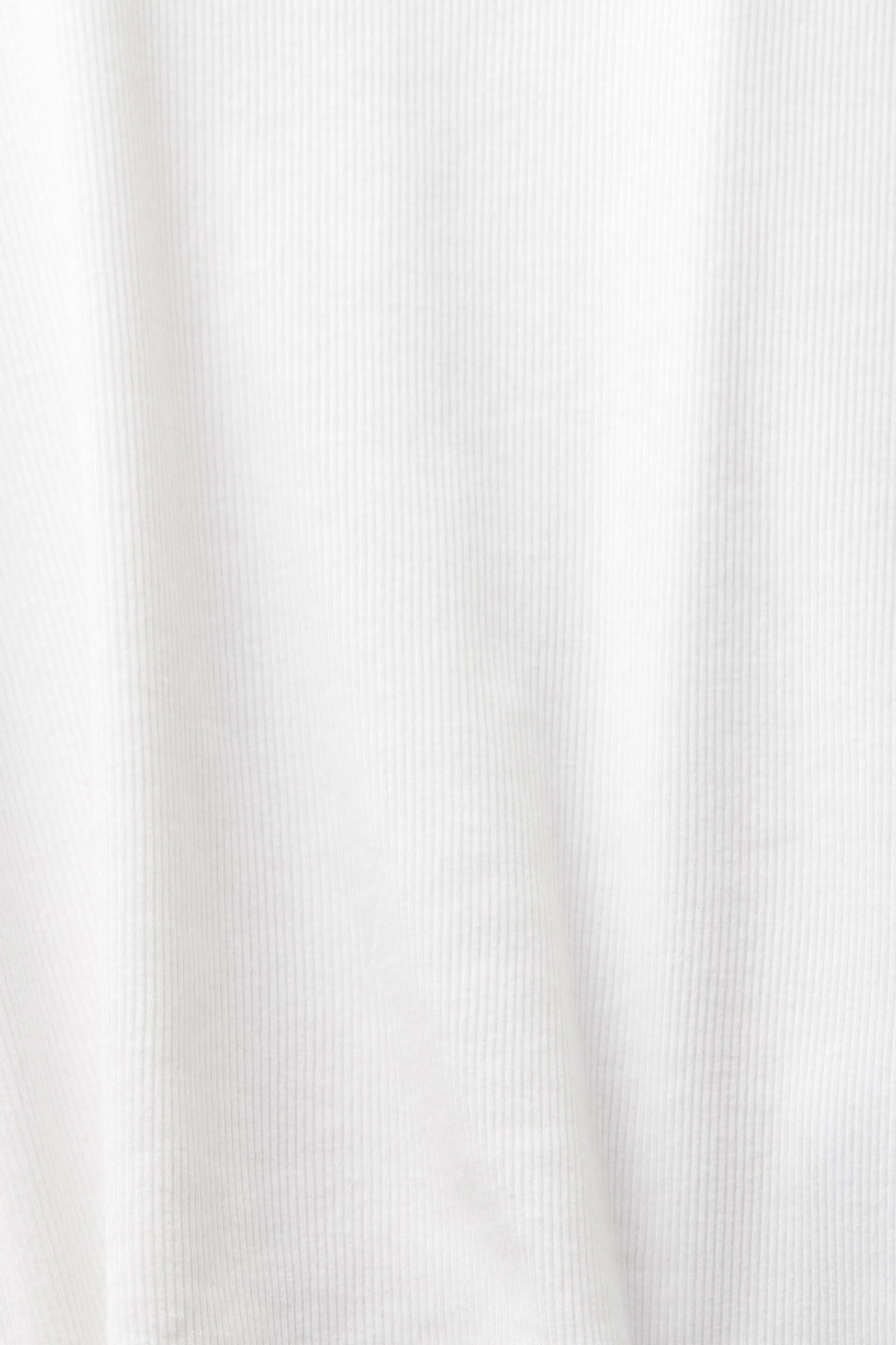 Camiseta acanalada con cuello en pico
