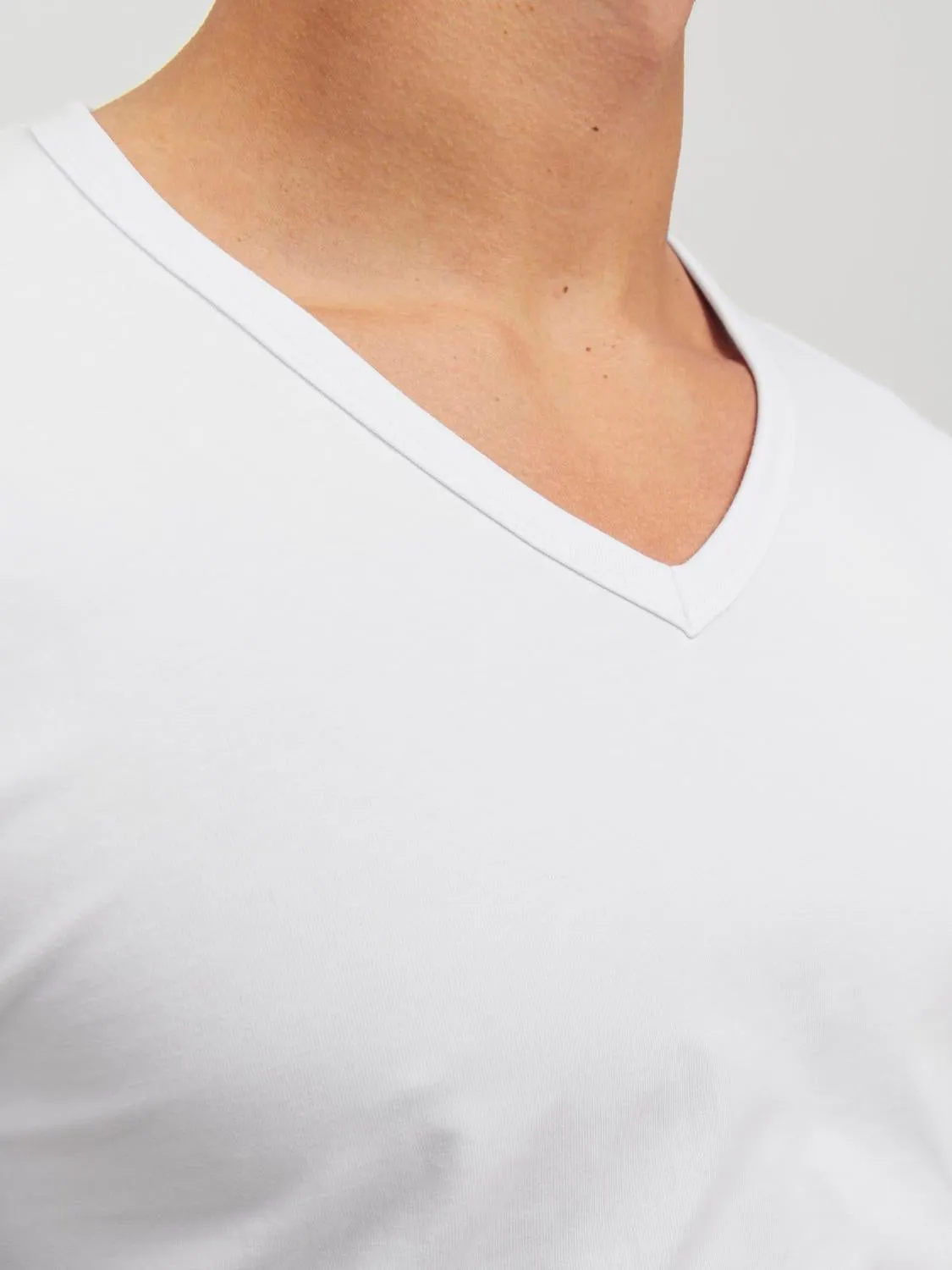 Camiseta Basic Cuello en V | Blanco | Jack & Jones®