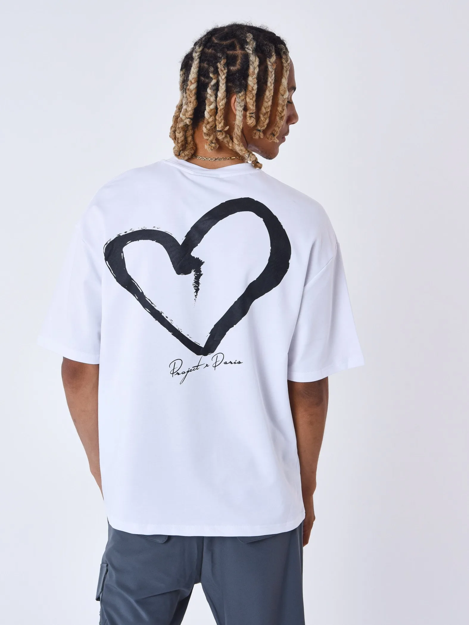 Camiseta con corazón bordado street