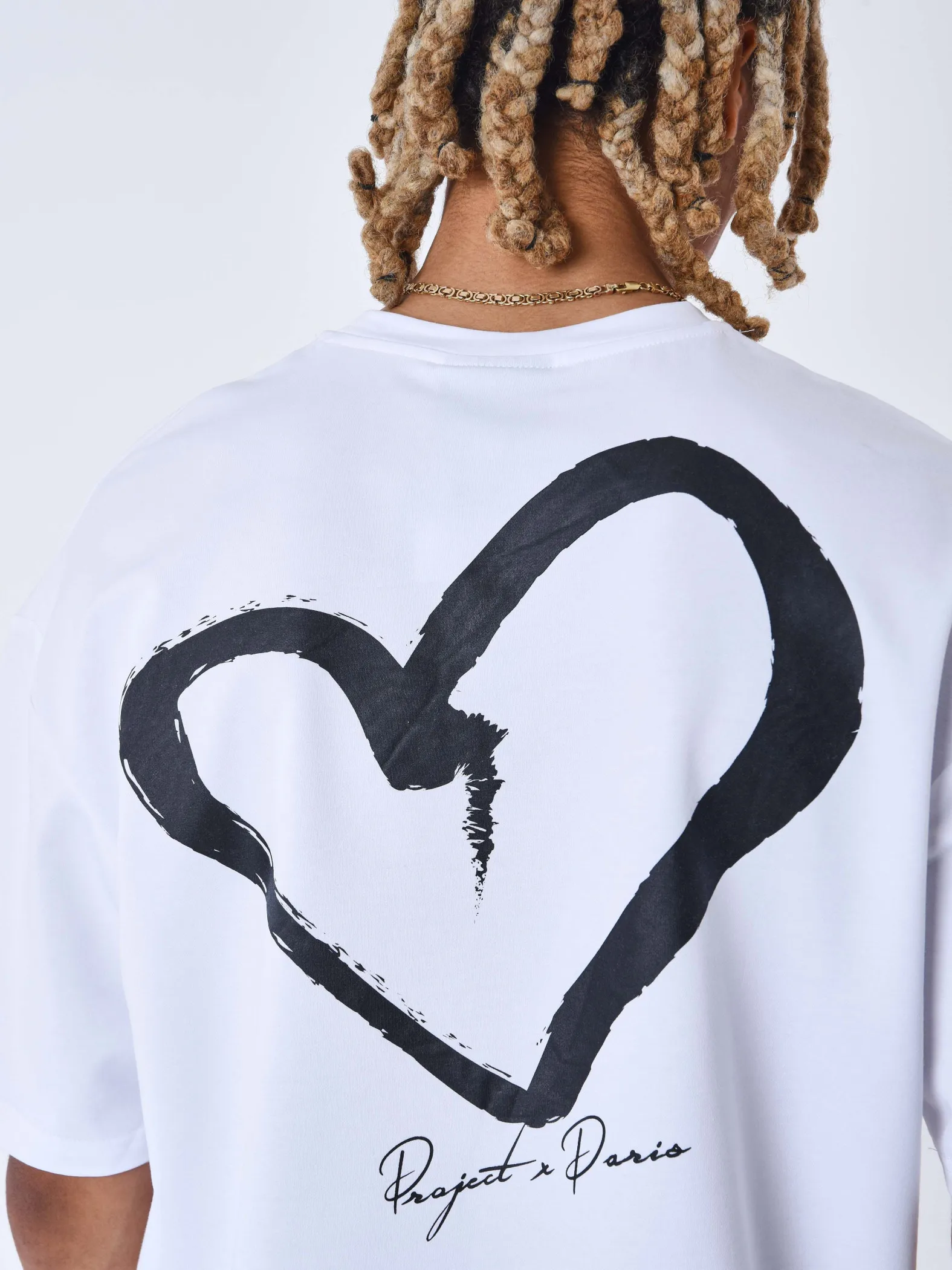 Camiseta con corazón bordado street