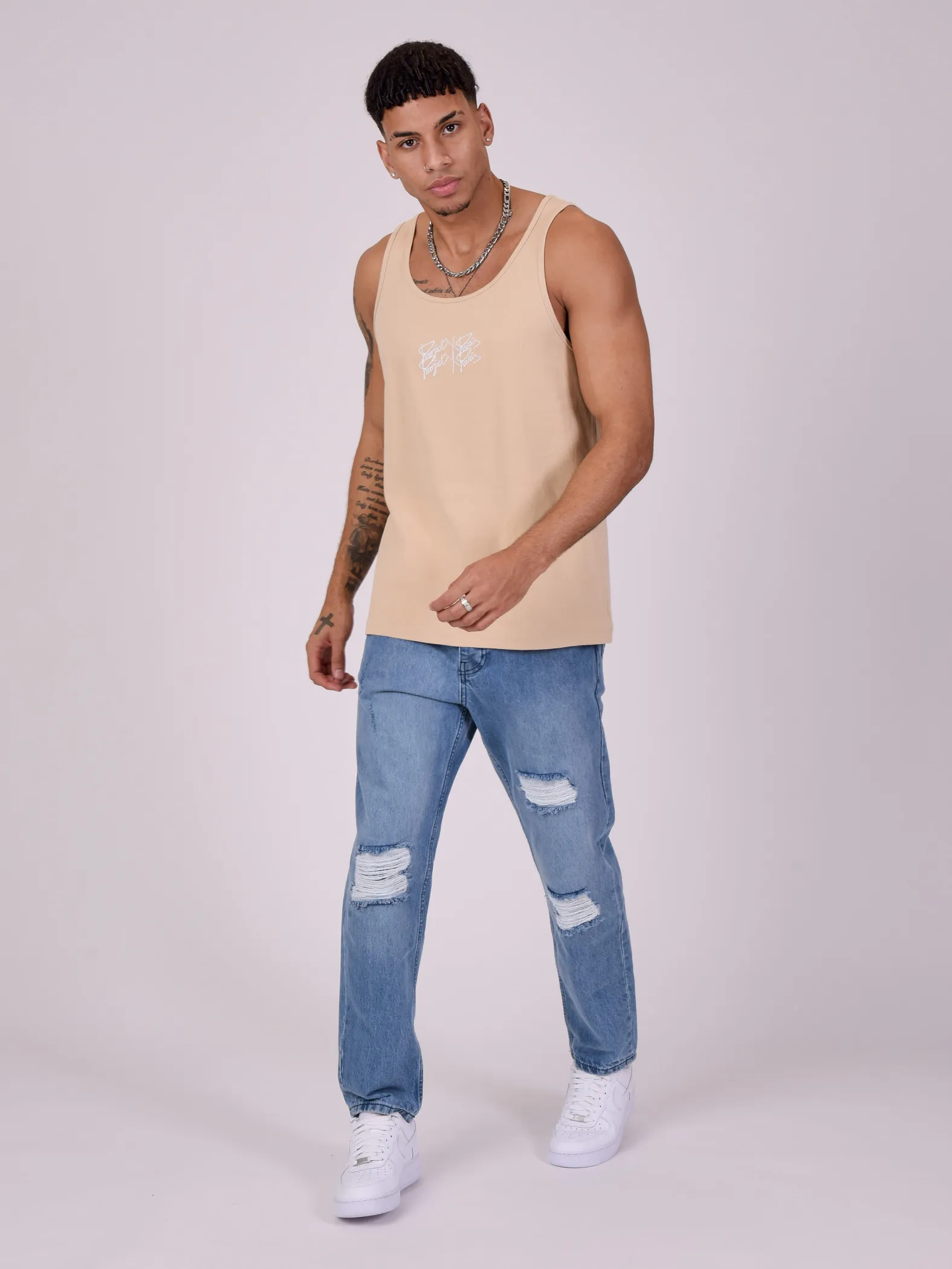 Camiseta de tirantes con logotipo bordado