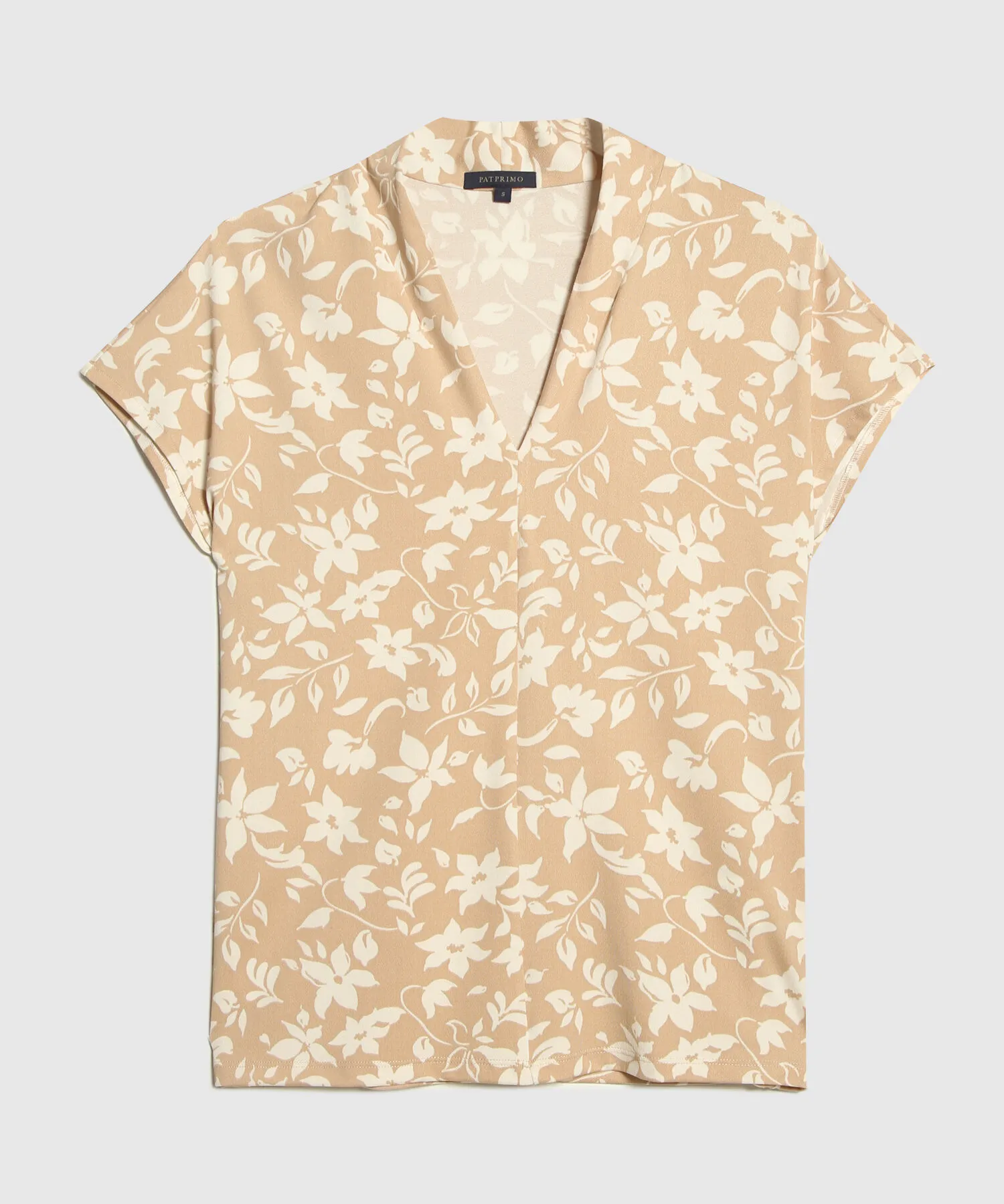 CAMISETA ESTAMPADA CON CUELLO EN V
