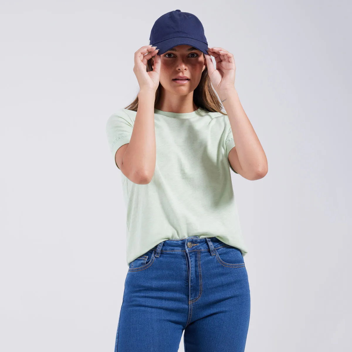 Camiseta Manga Corta Con Bordado