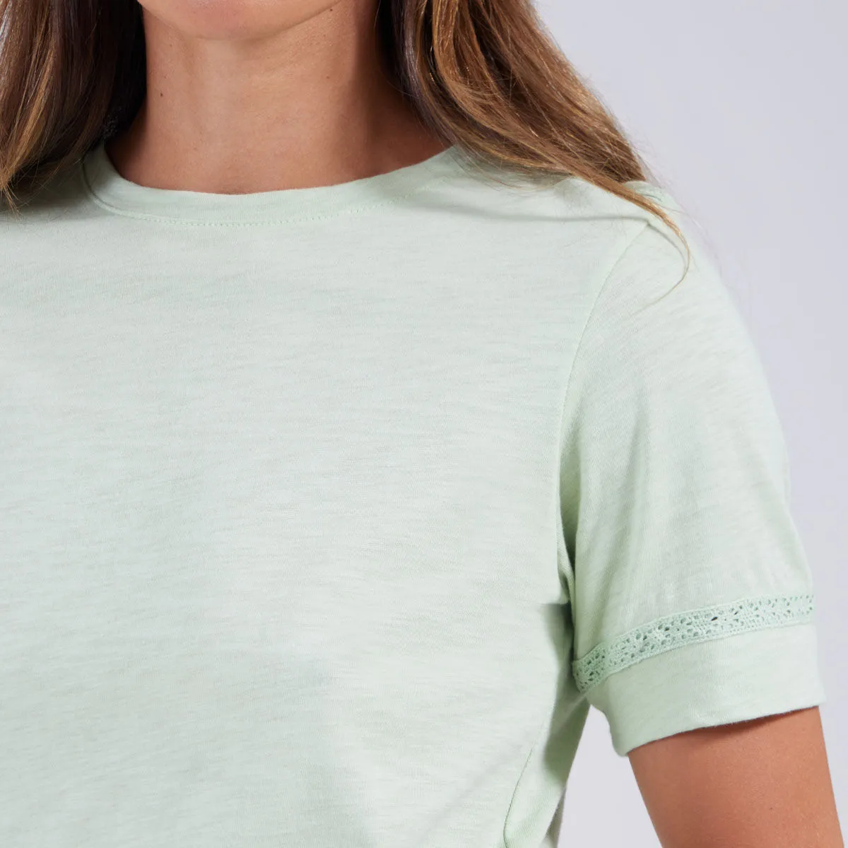 Camiseta Manga Corta Con Bordado