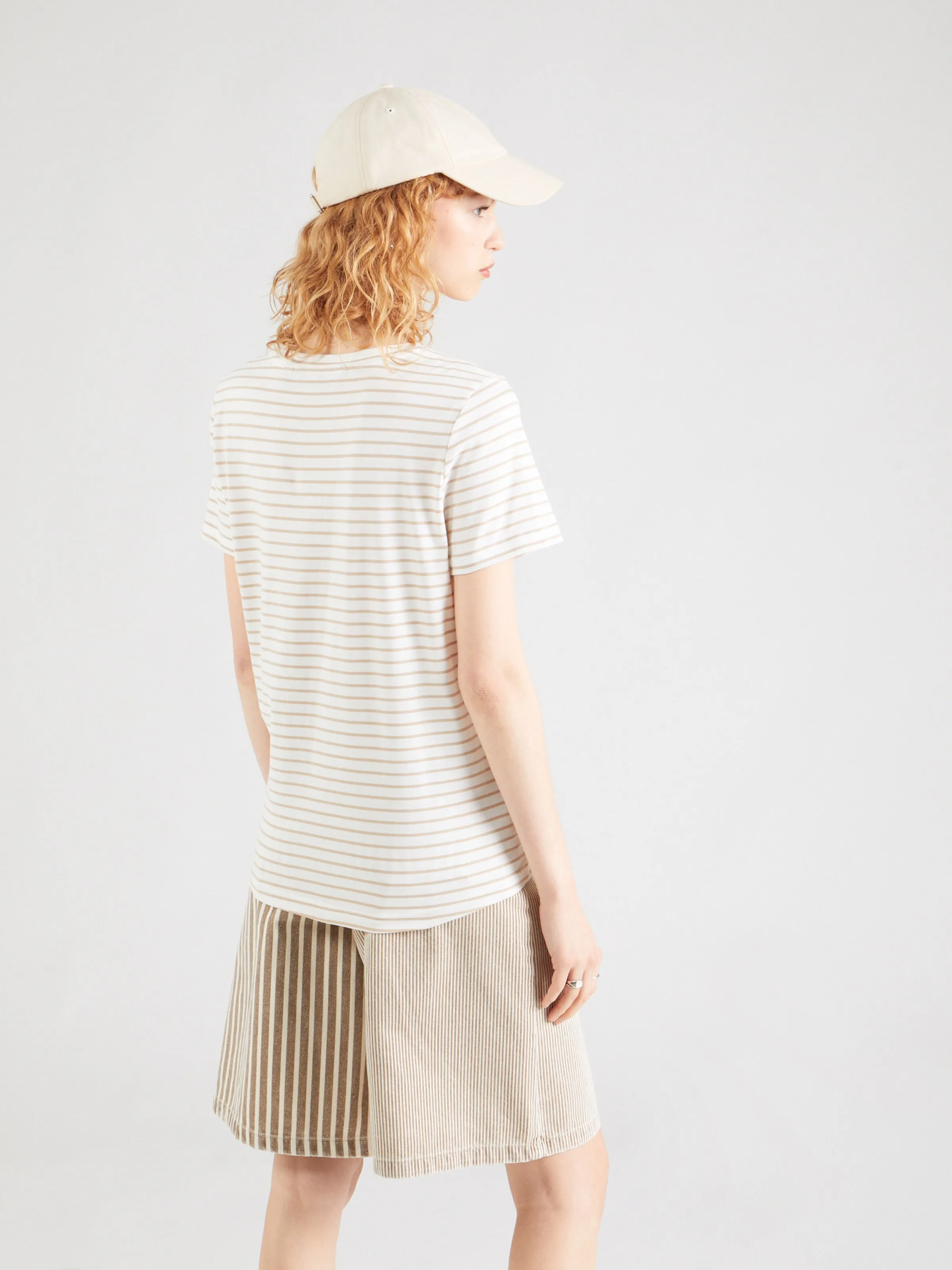 Camiseta VERO MODA en Beige