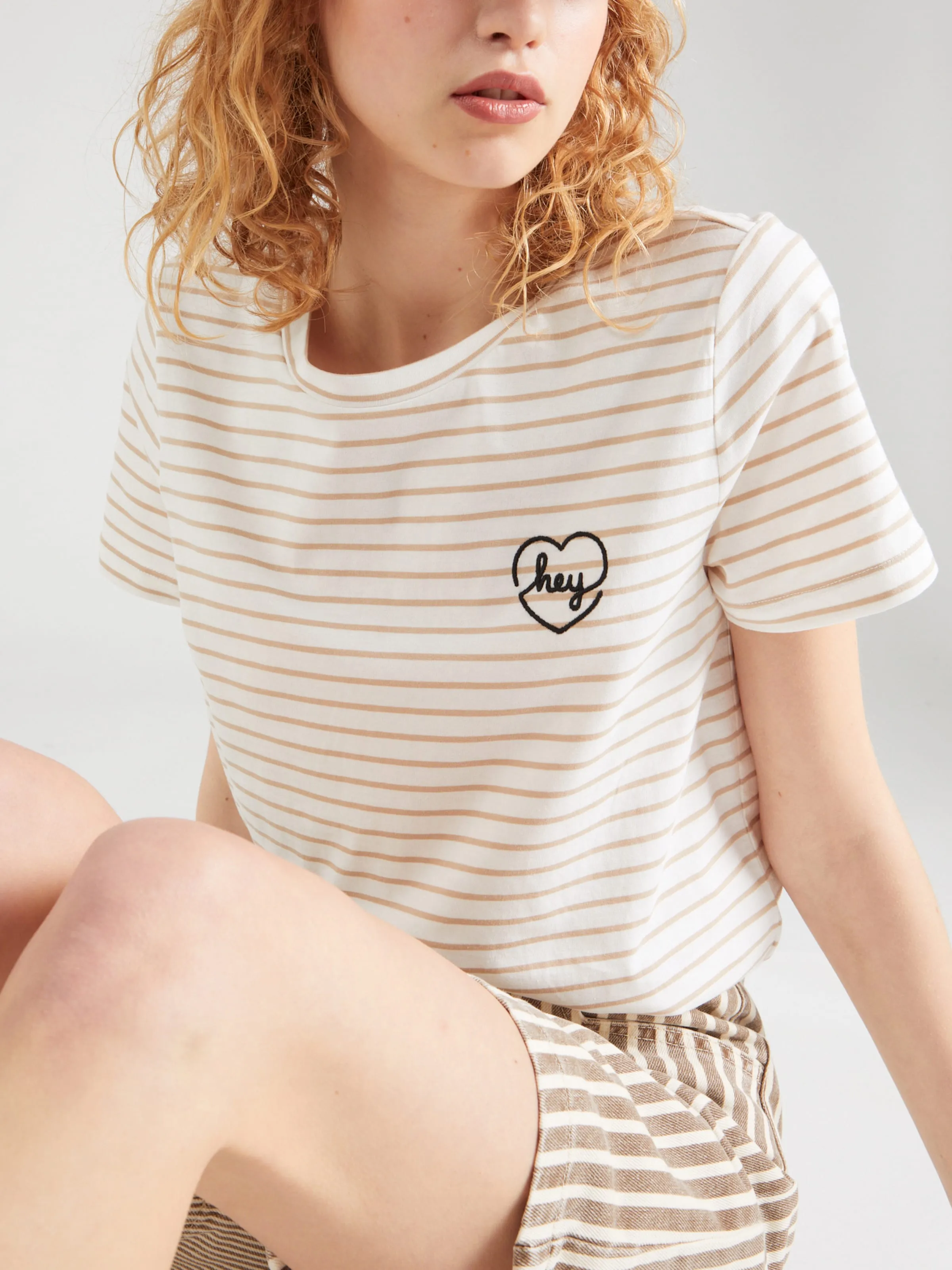 Camiseta VERO MODA en Beige