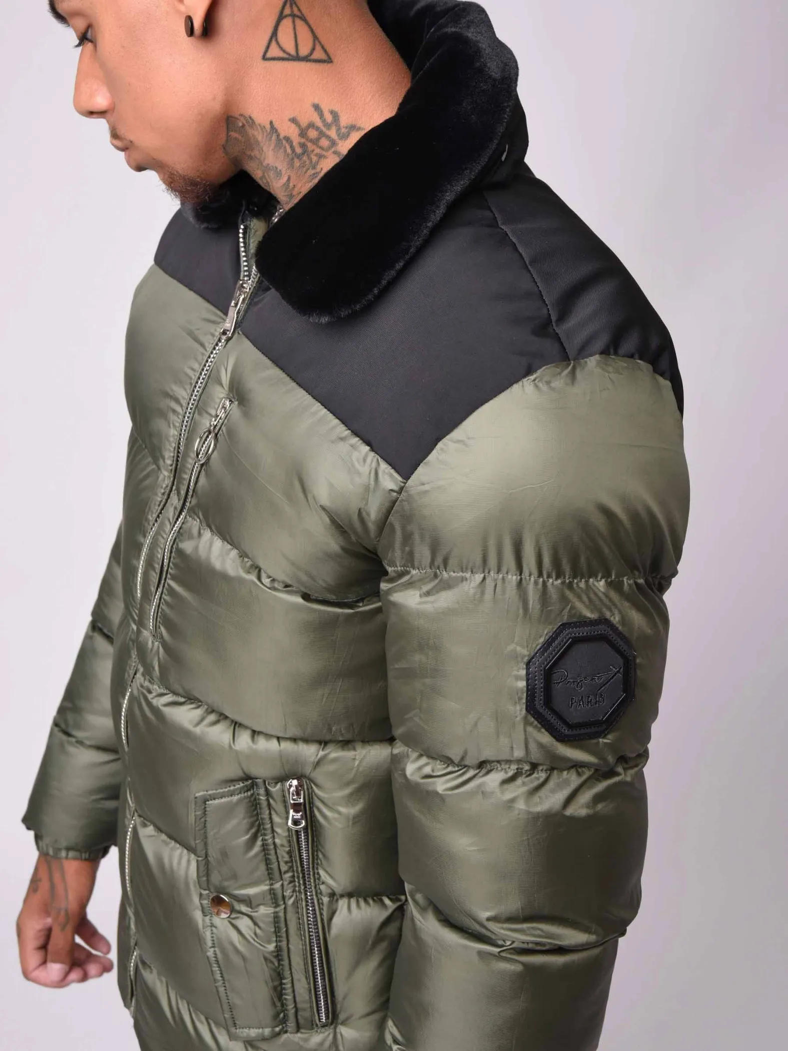 Chaqueta bicolor de piel sintética con cuello de aviador