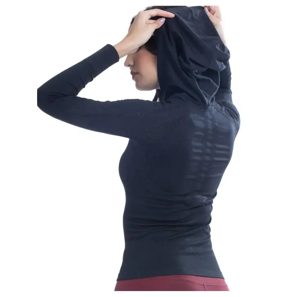 Chaqueta deportiva con cierre y capucha