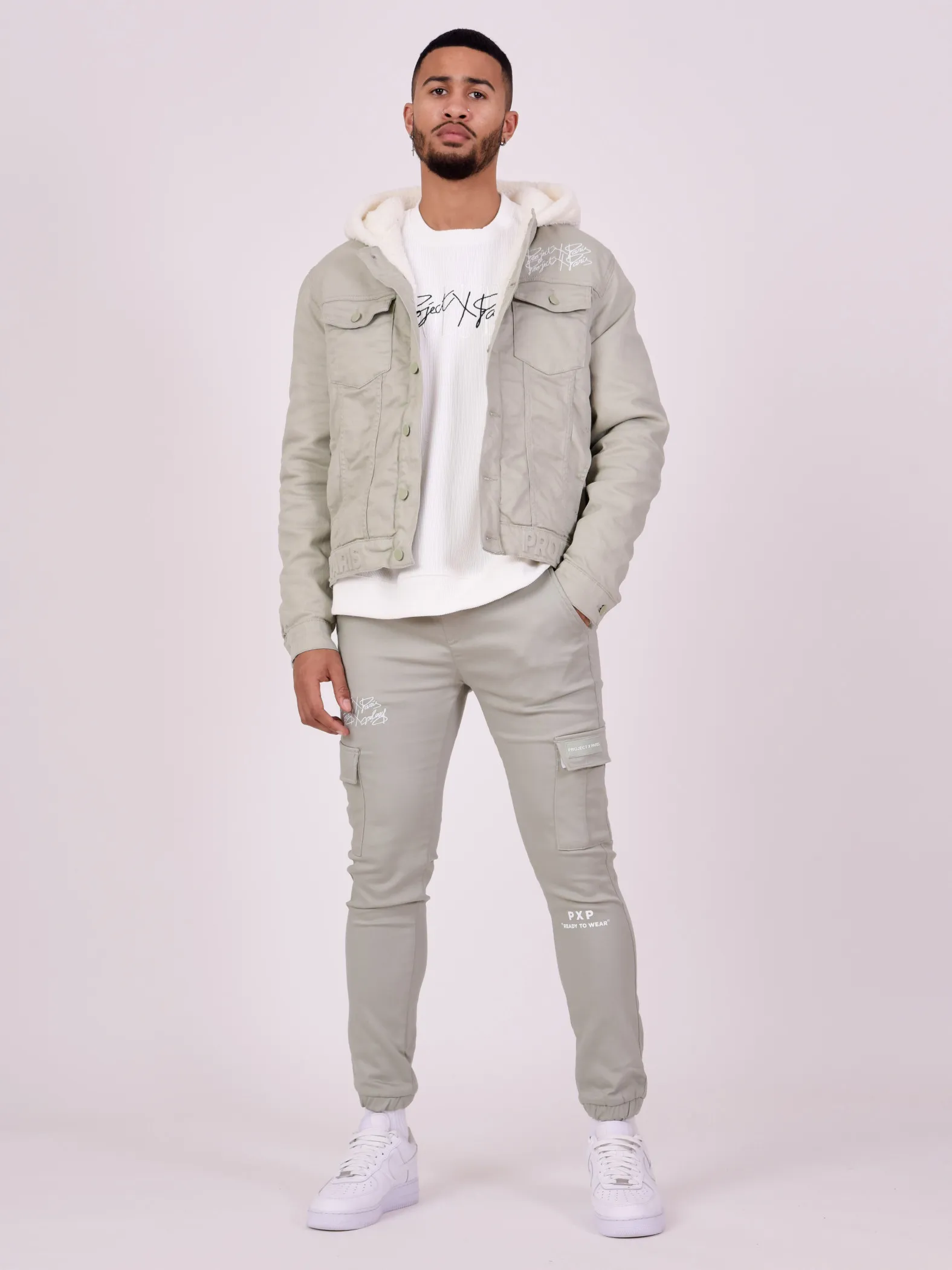Chaqueta vaquera con capucha de borreguillo