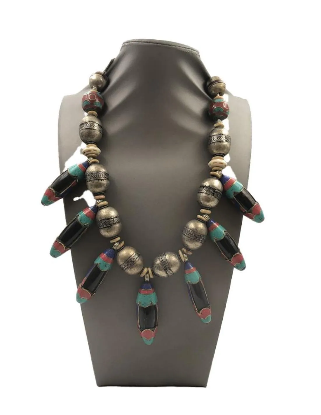 COLLARES DE PLATA JOYAS ANTIGUAS NEPALIES UNICAS DE ESTILO TRIBAL Y BOHO