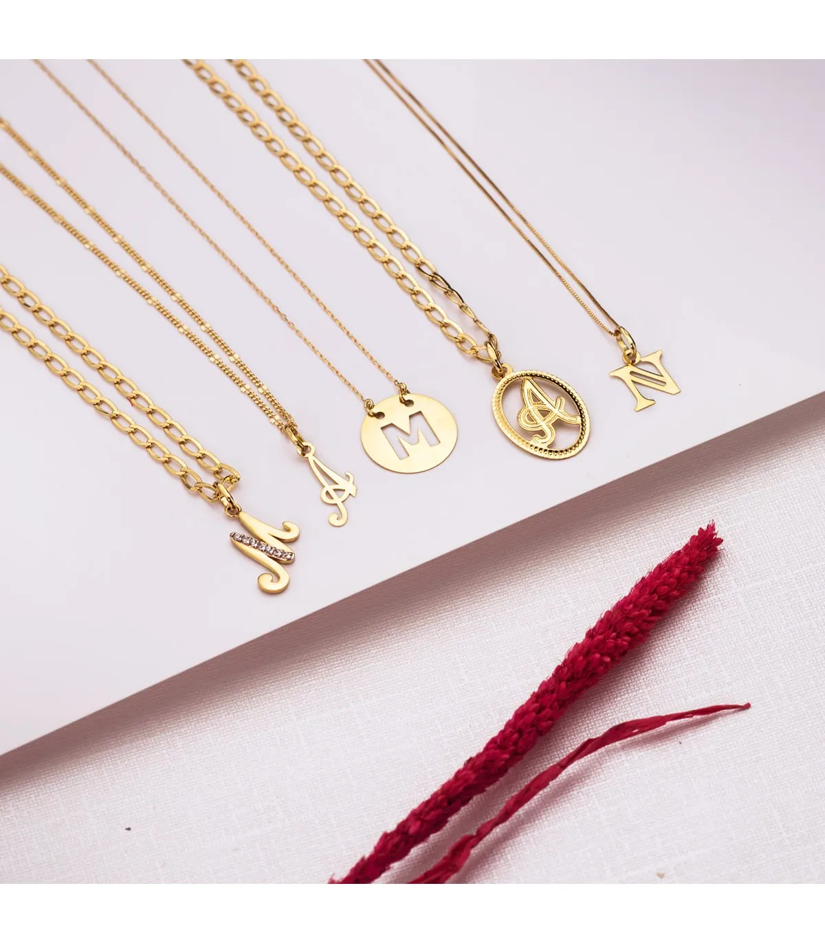 Collier lettre V initiale or jaune 18k 42cm