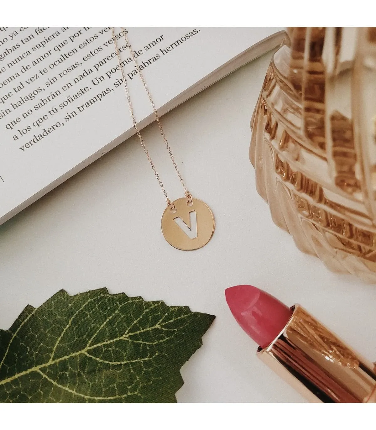 Collier lettre V initiale or jaune 18k 42cm