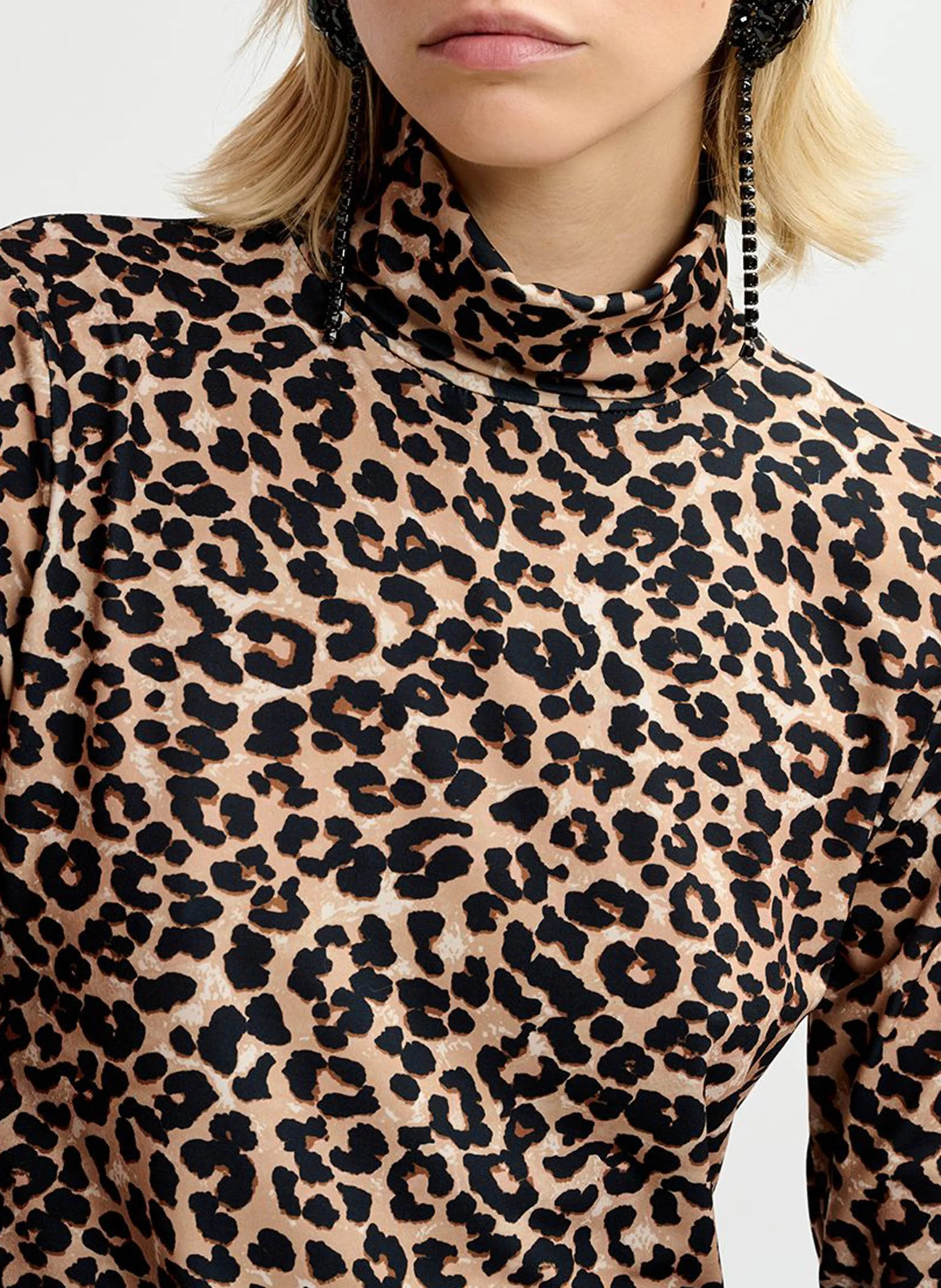 ESSENTIEL ANTWERP GOING  CAMISETA DE CUELLO VUELTO ESTAMPADA EN MARRON