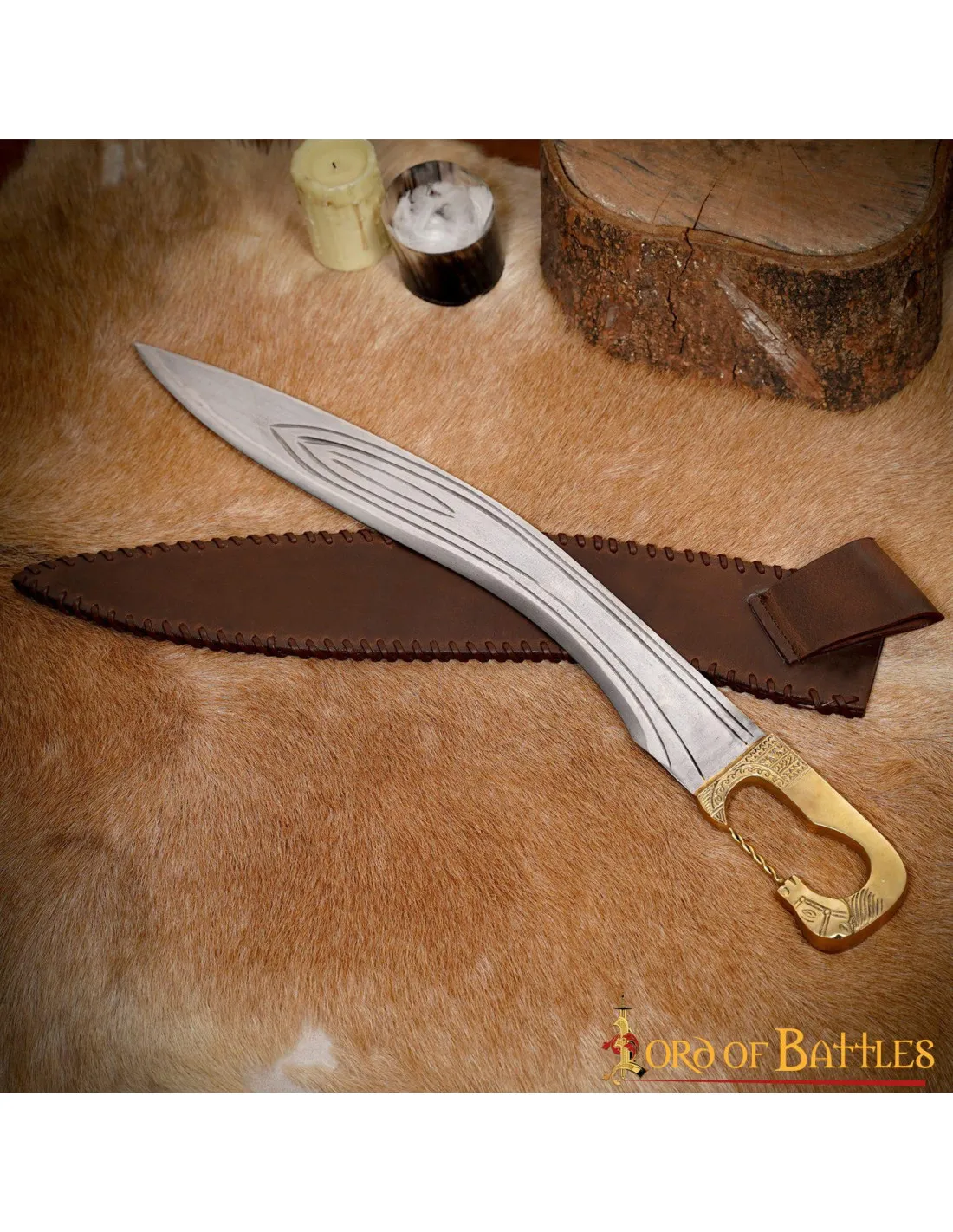 Falcata Íbera con empuñadura en latón y vaina (69 cm.)