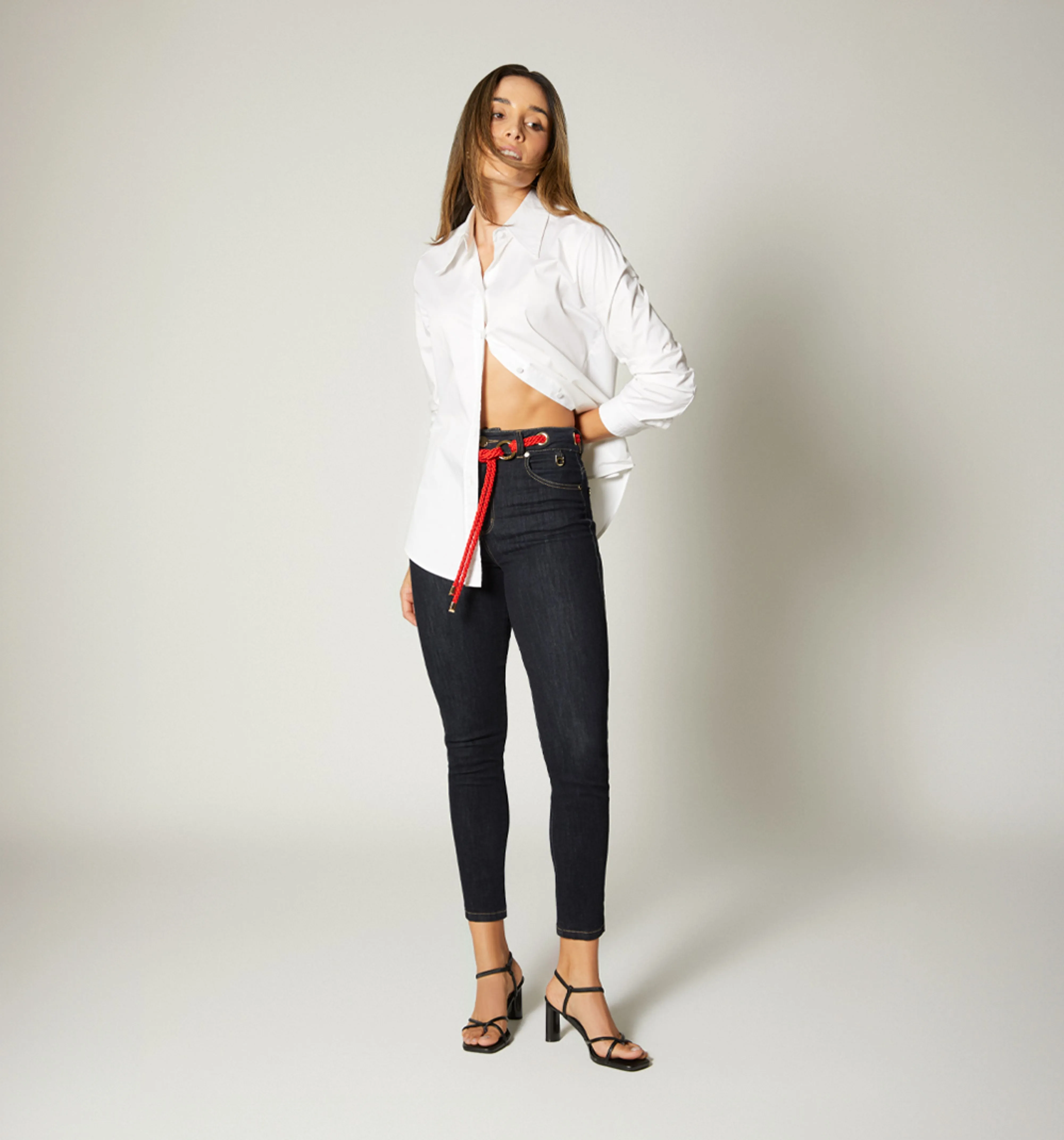 Jean skinny tiro alto, cinco bolsillos,