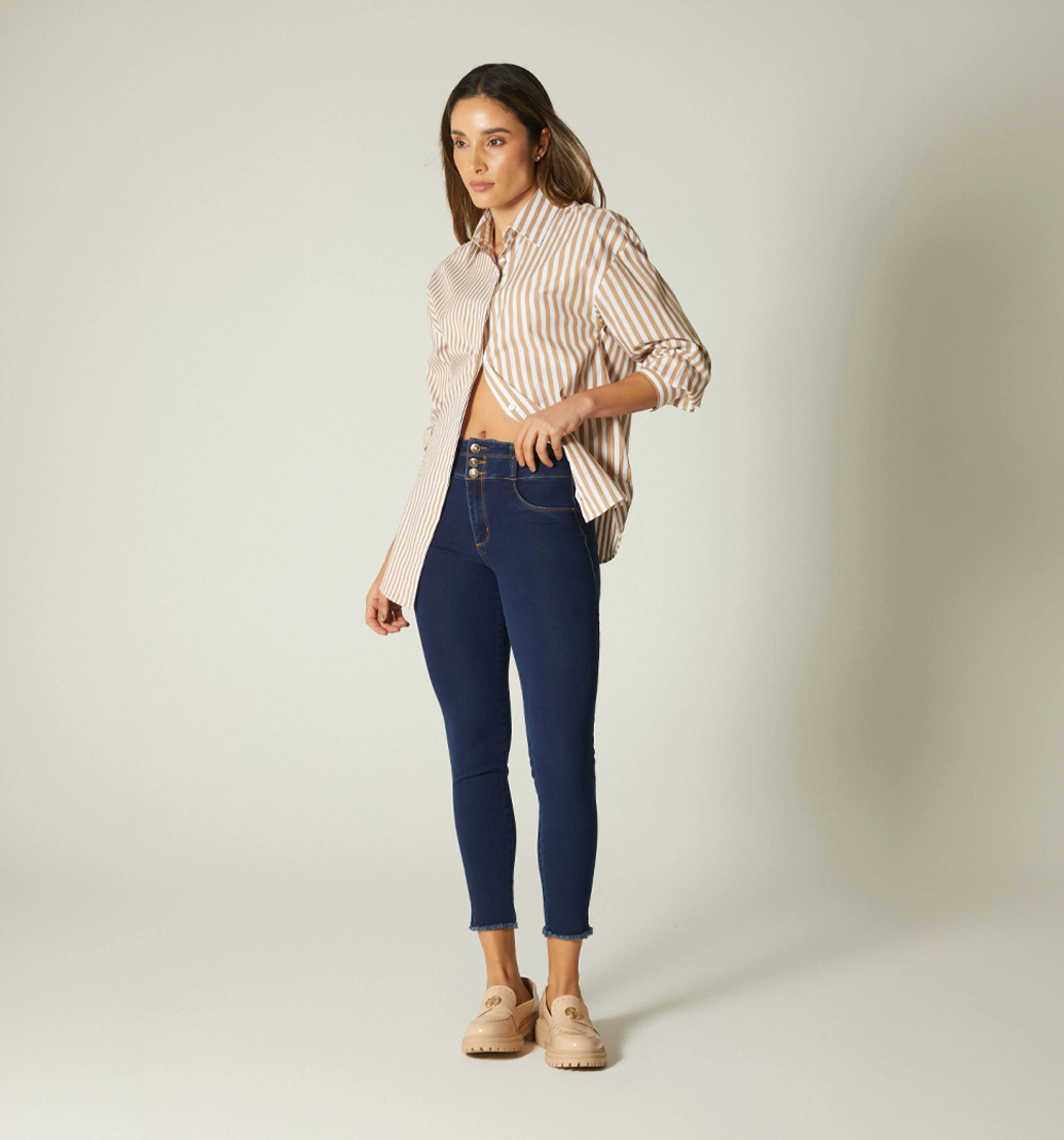 Jean ultraslim tiro medio sin bolsillos