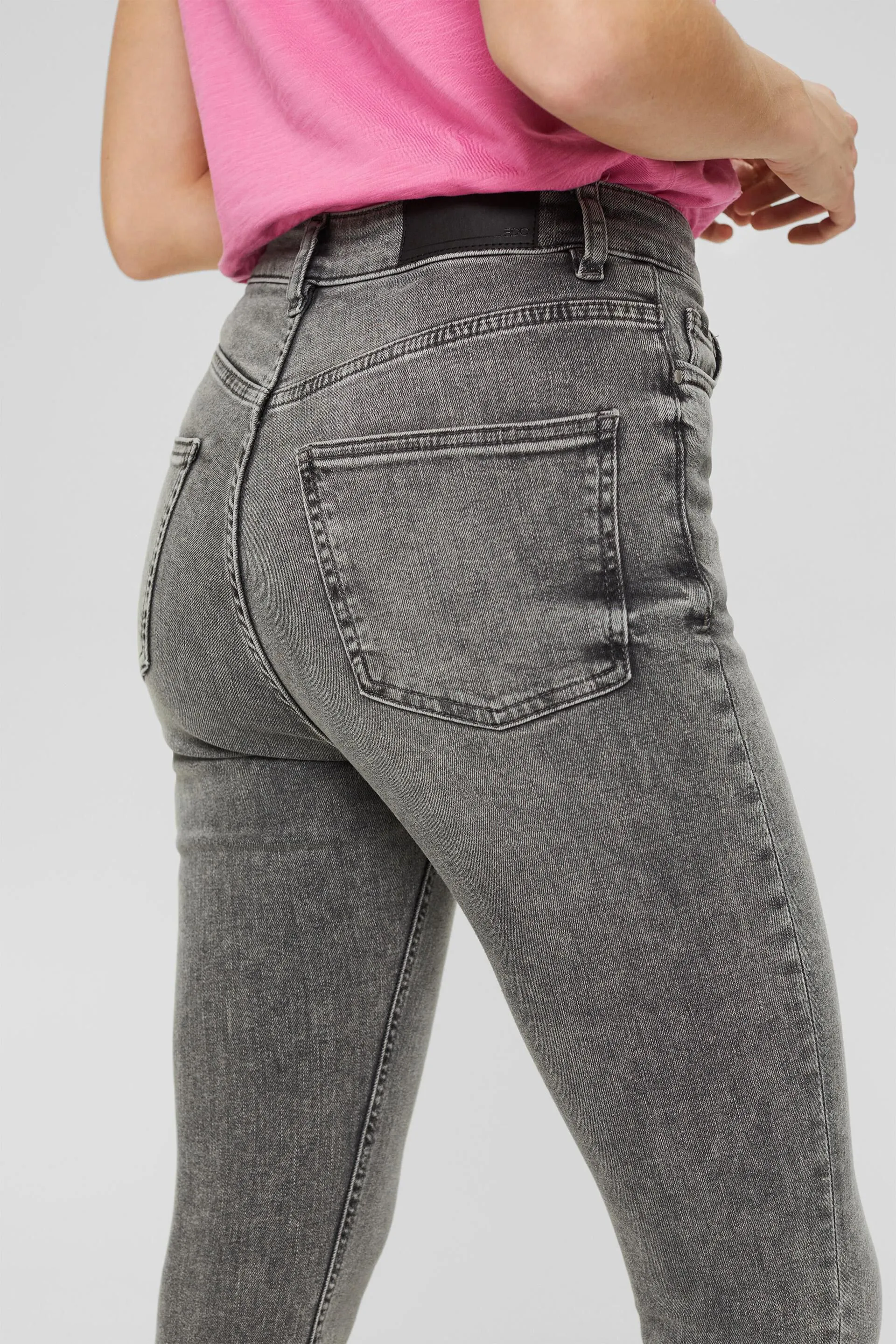 Jeans elásticos con efecto deslavado