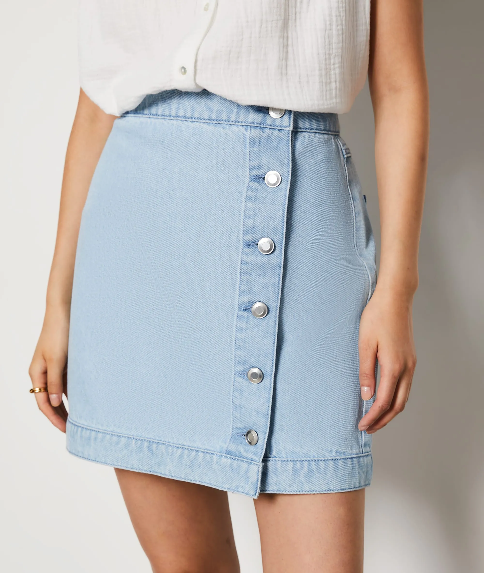 JUPE COURTE BOUTONNéE EN COTON DONA BLEU CIEL  ETAM