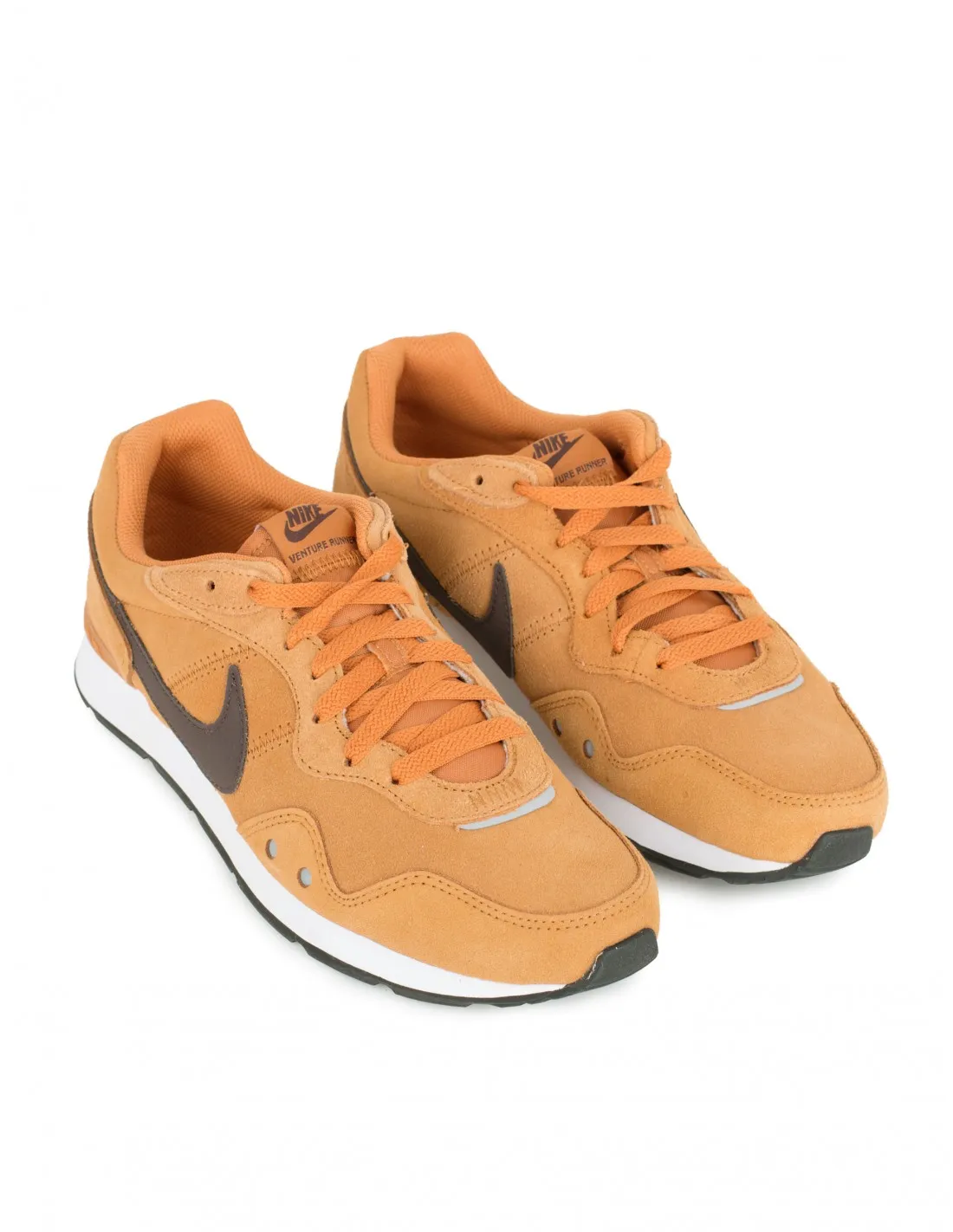 NIKE Venture Runner Mostaza