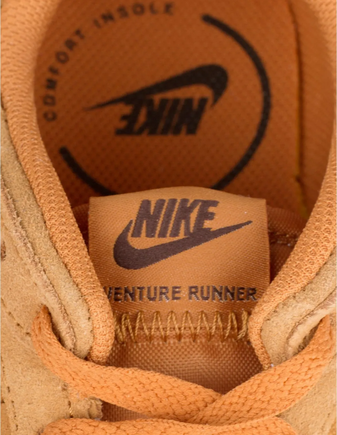 NIKE Venture Runner Mostaza