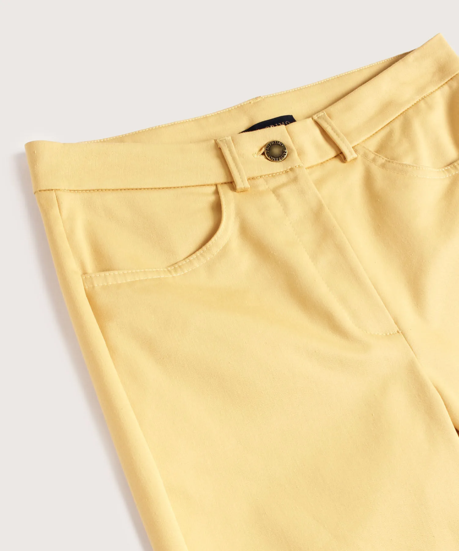 PANTAL&OACUTE;N CAPRI CON BOLSILLOS UNICOLOR