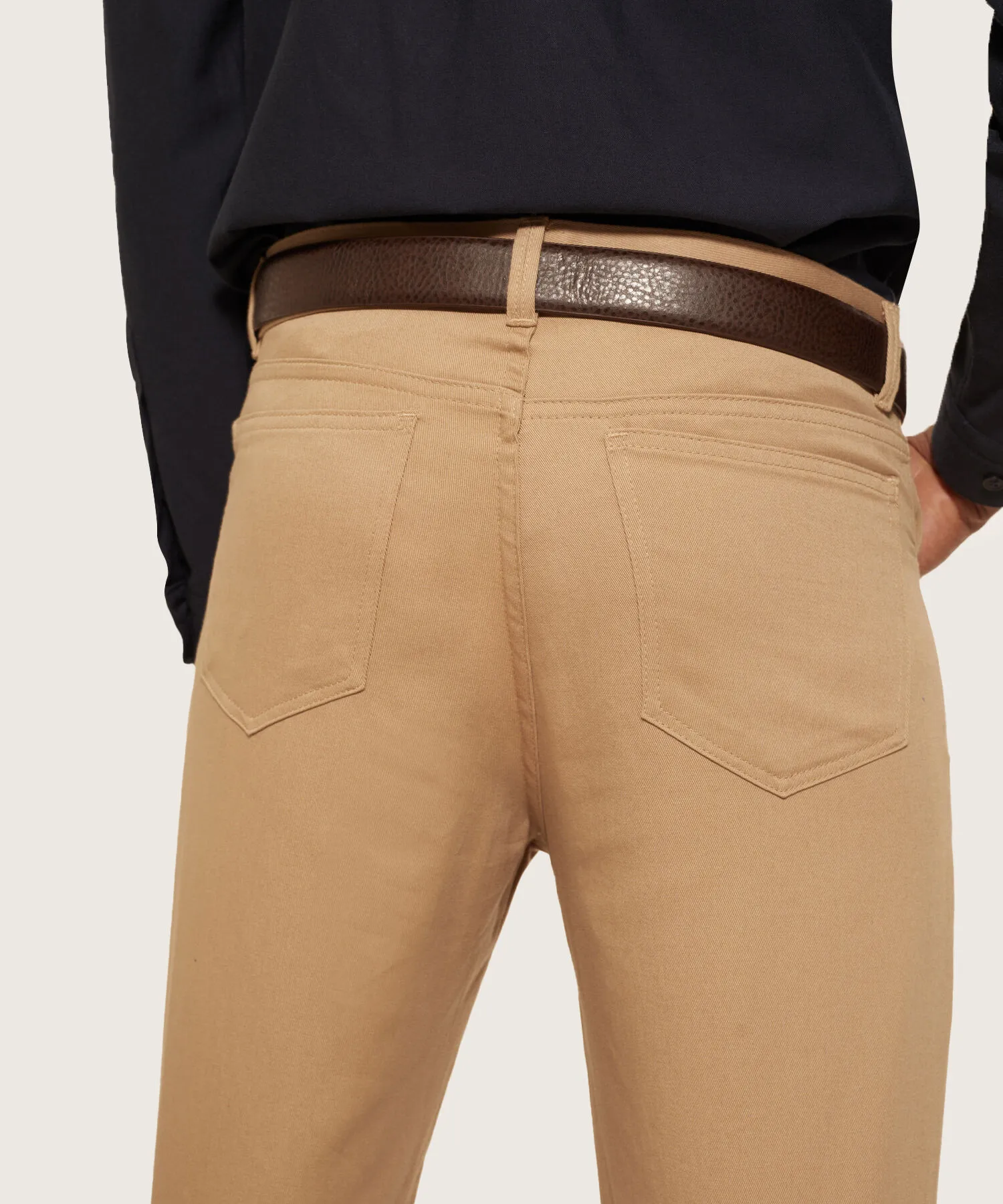 PANTAL&OACUTE;N UNICOLOR 5 BOLSILLOS REGULAR FIT.