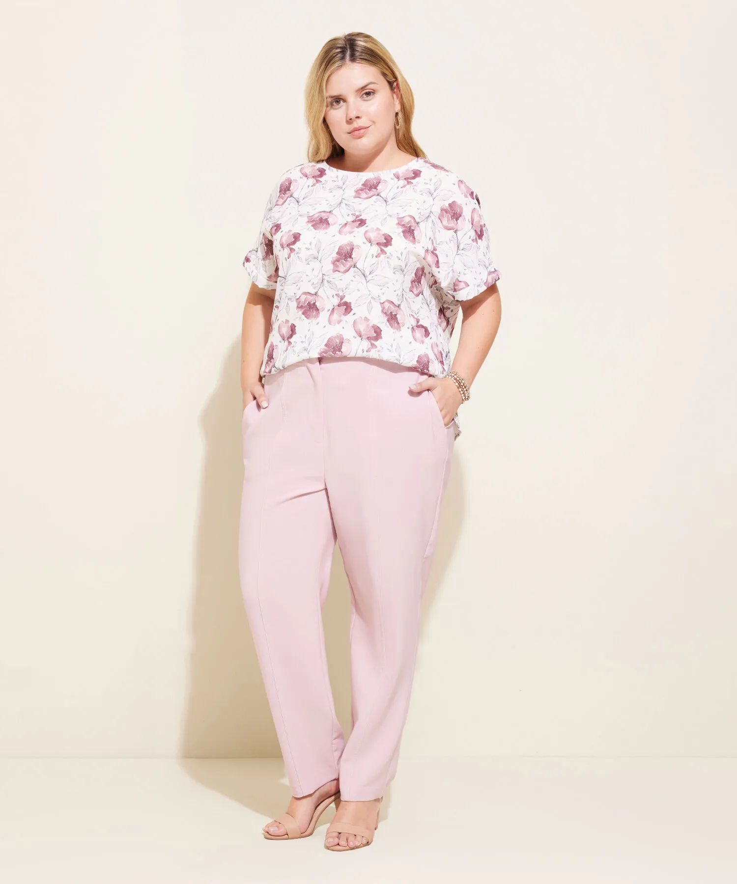 PANTAL&OACUTE;N UNICOLOR CON BOLSILLOS LATERALES