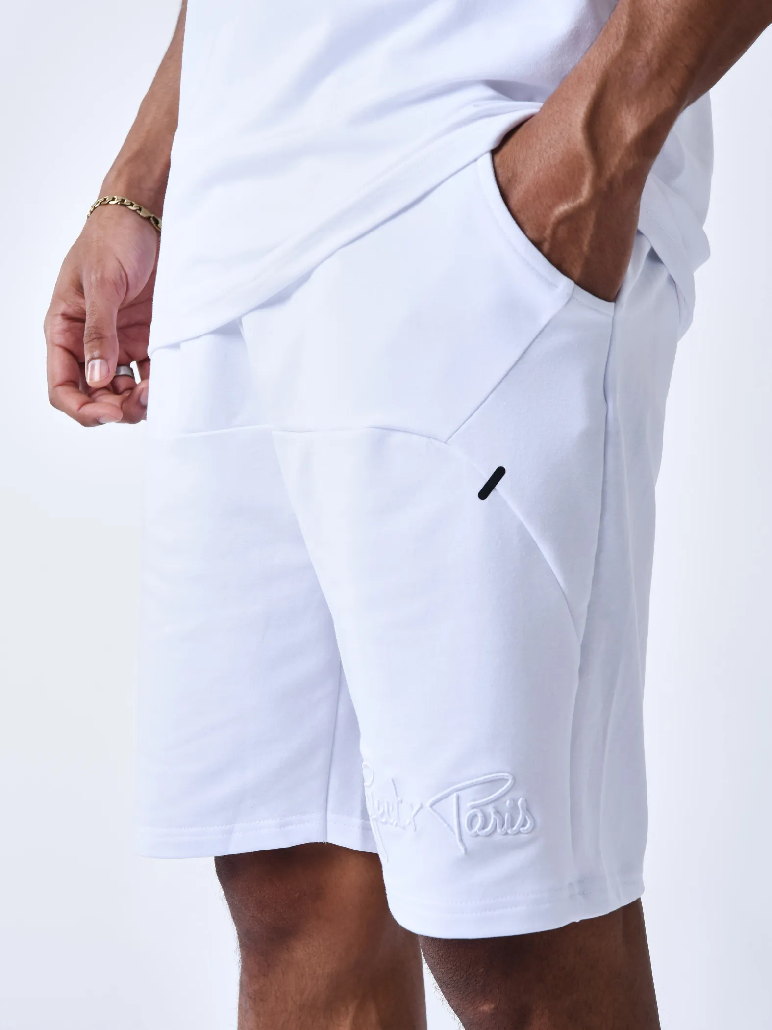 Pantalones cortos técnicos con recortes