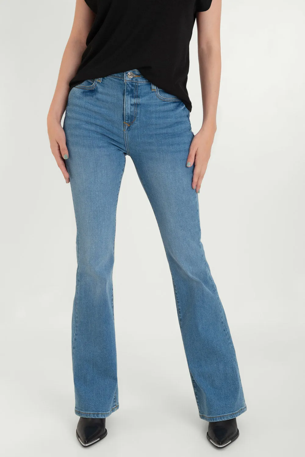 Pantalón ajustado de denim boot cut