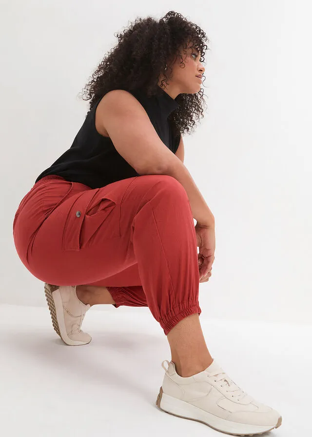 Pantalón cargo con lino rojo carmín
