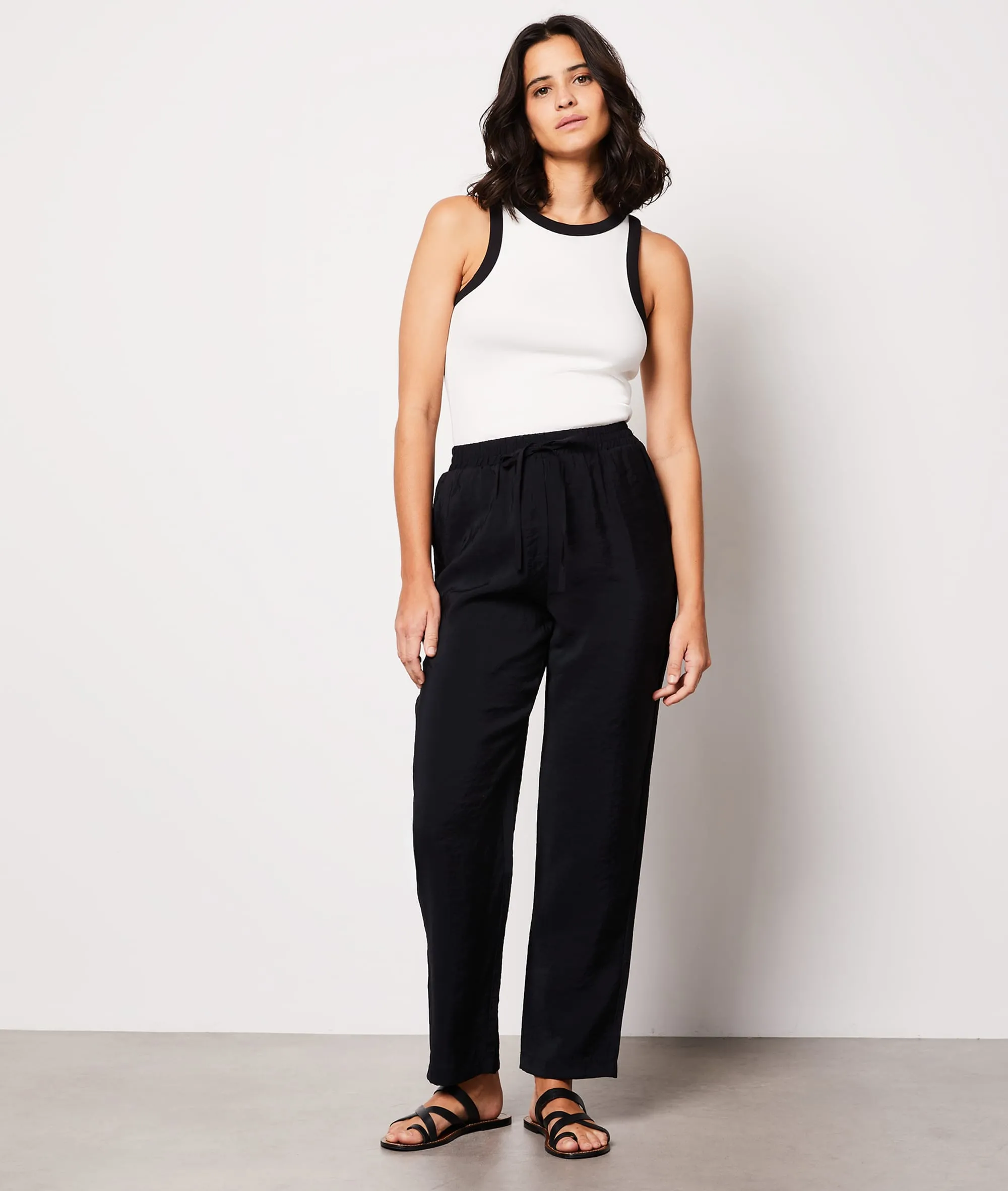 PANTALóN CORTE ZANAHORIA A LAGUNA NOIR  ETAM