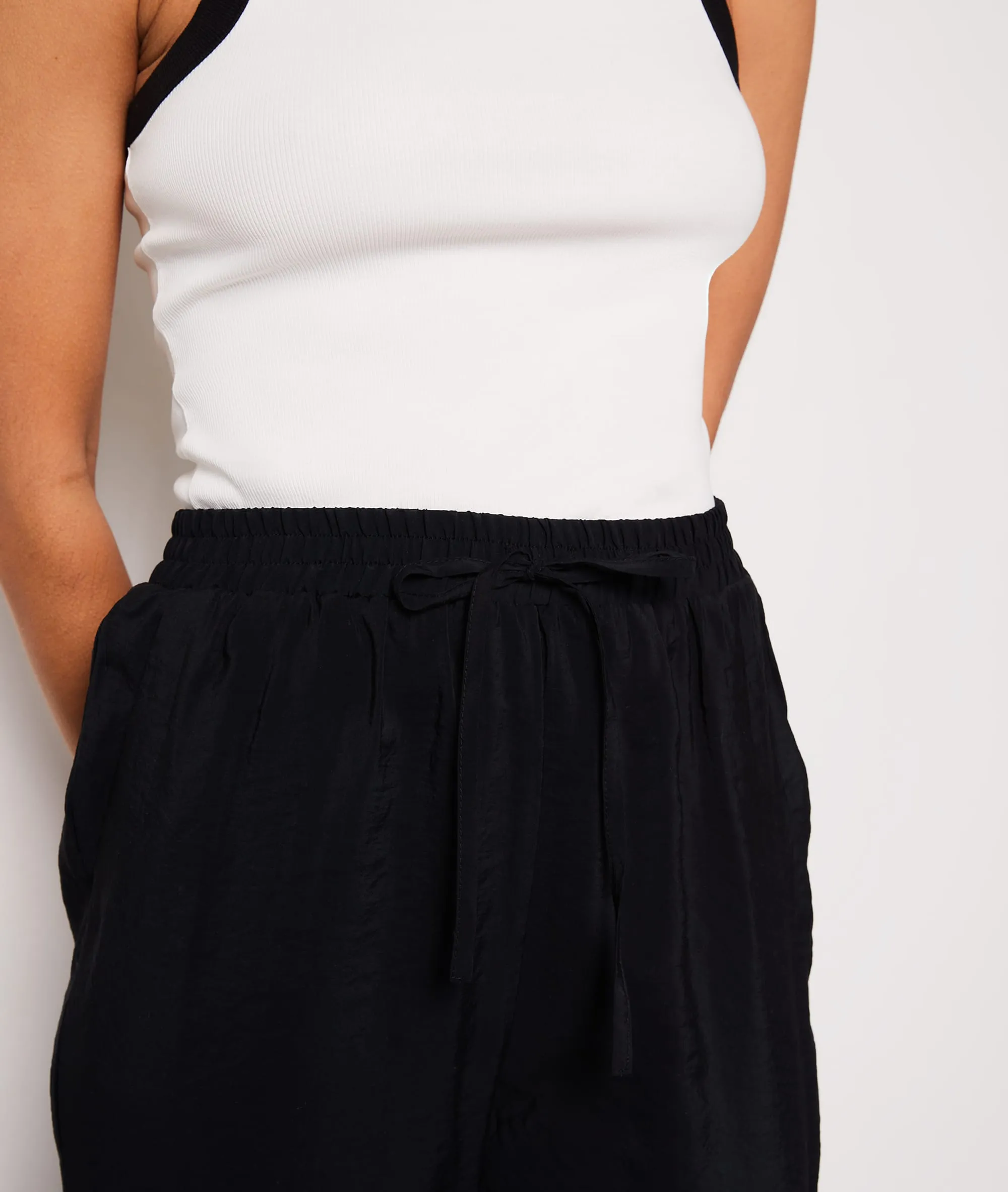 PANTALóN CORTE ZANAHORIA A LAGUNA NOIR  ETAM
