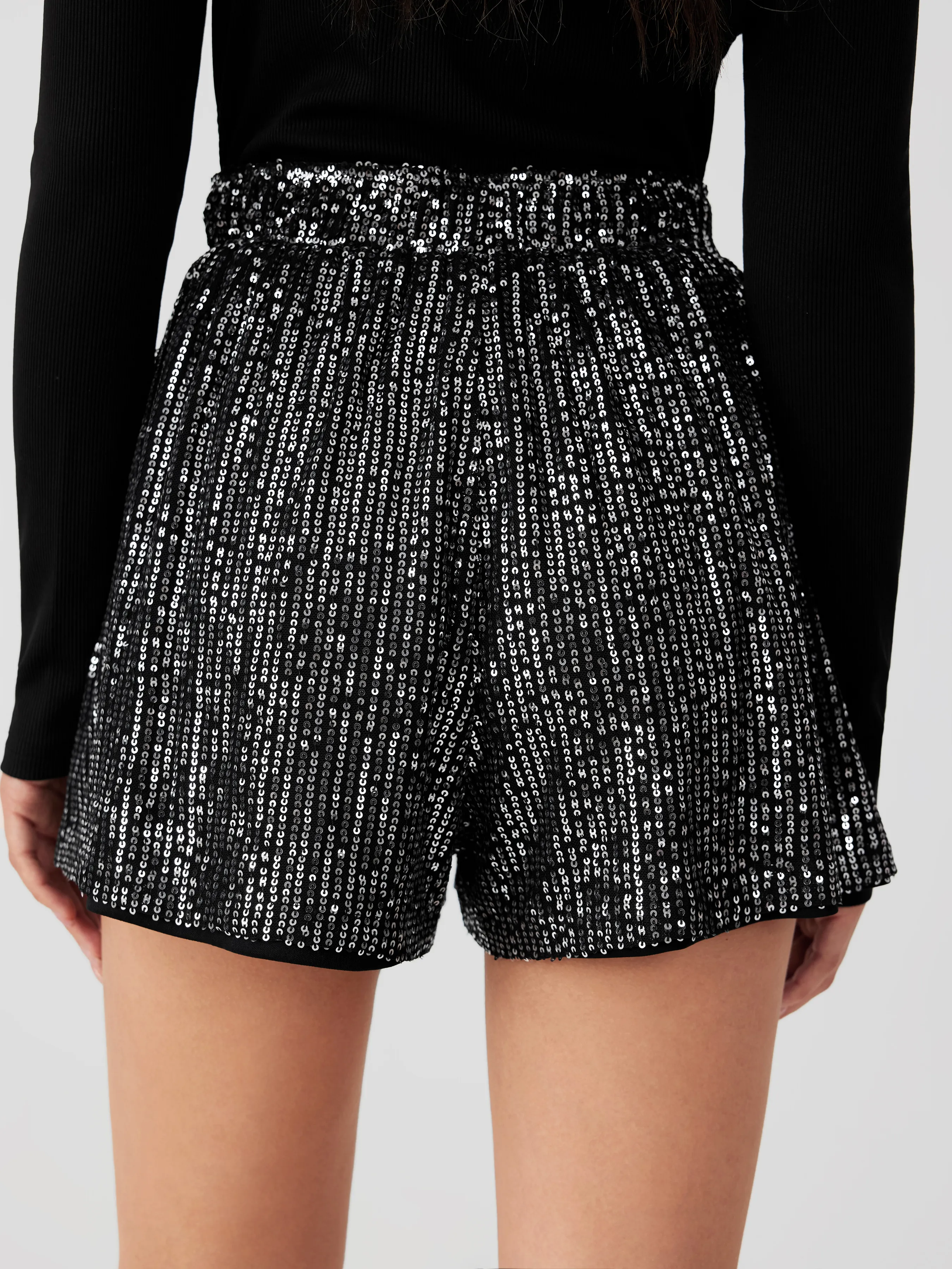Pantalón corto de cintura alta con lentejuelas